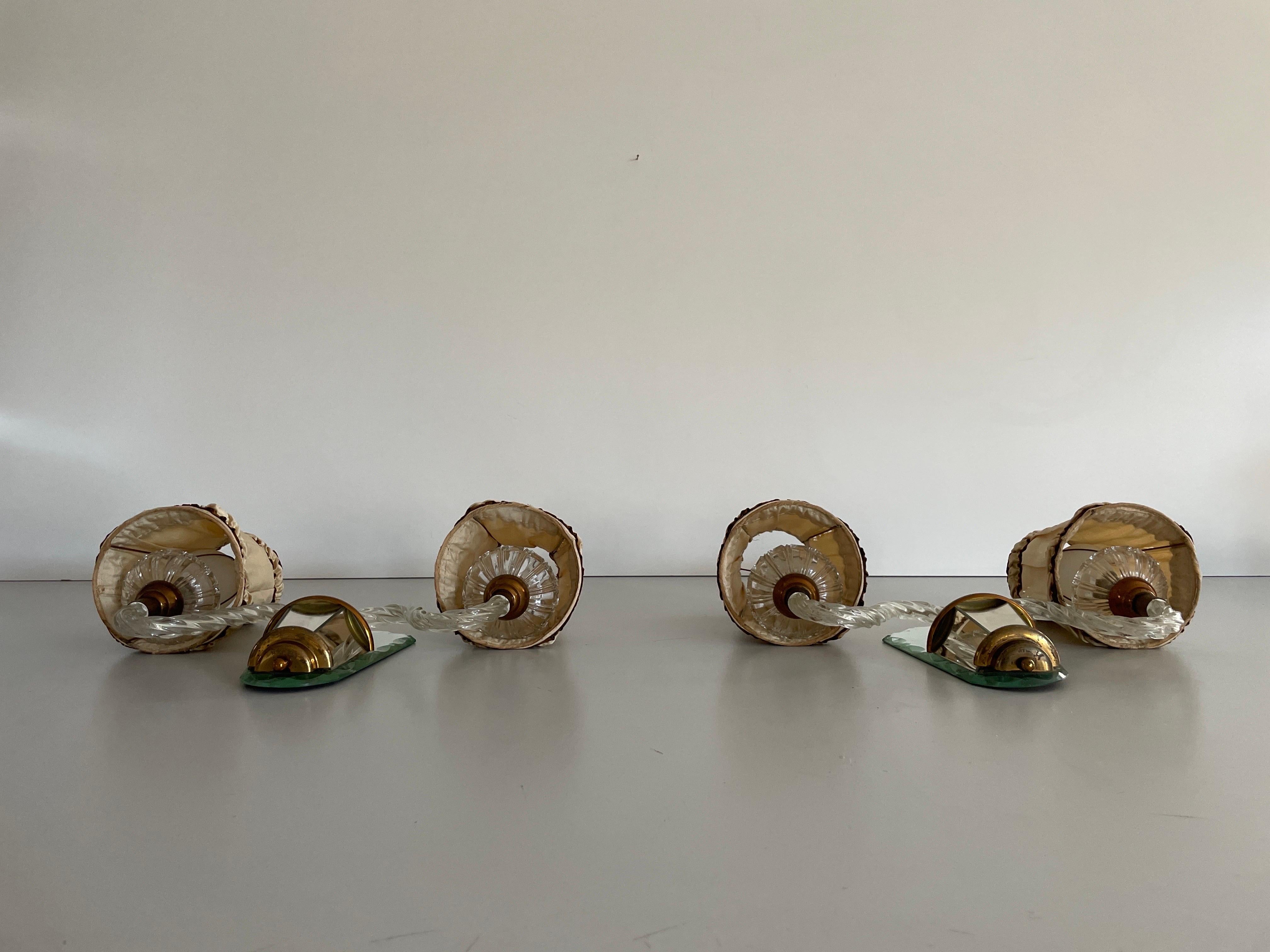 Milieu du XXe siècle Paire d'appliques Art déco françaises uniques en verre et laiton, années 1940, France en vente