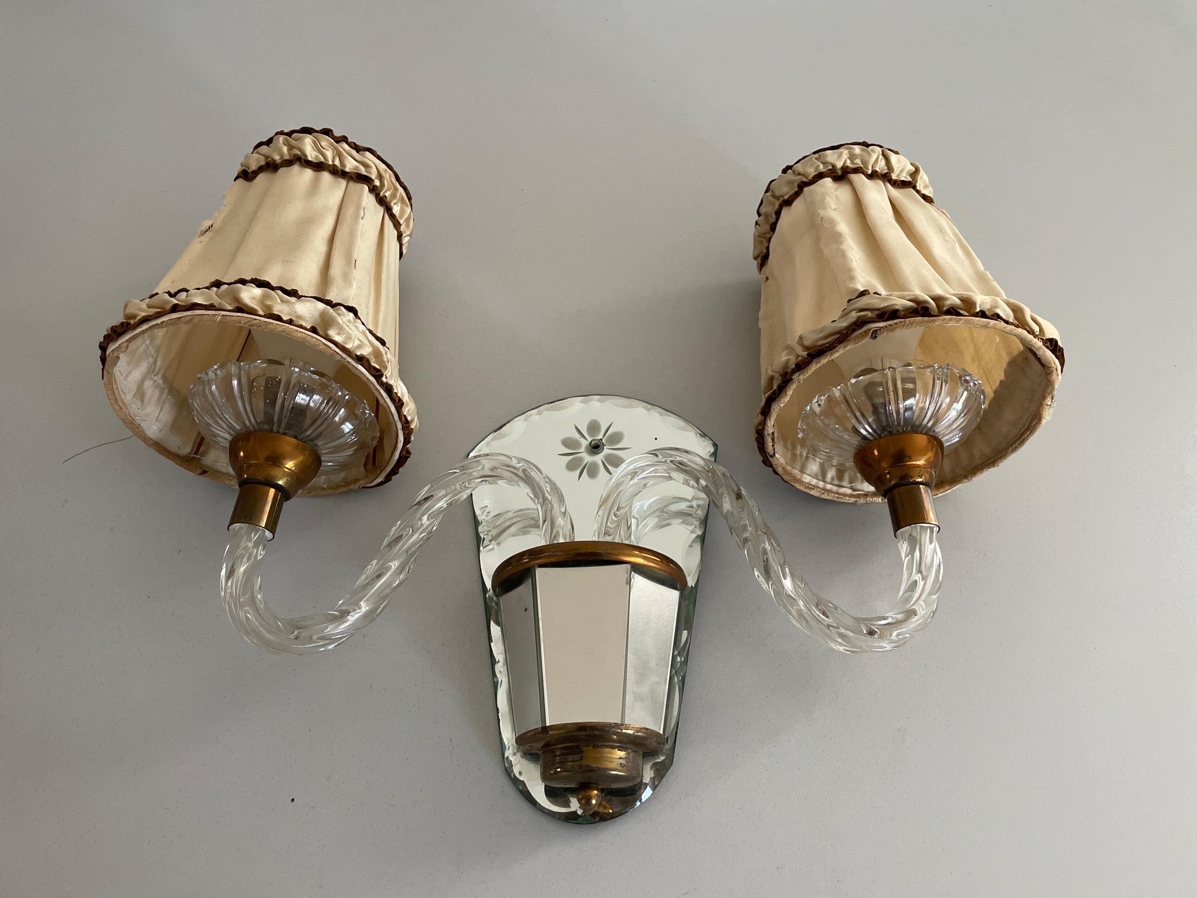 Métal Paire d'appliques Art déco françaises uniques en verre et laiton, années 1940, France en vente