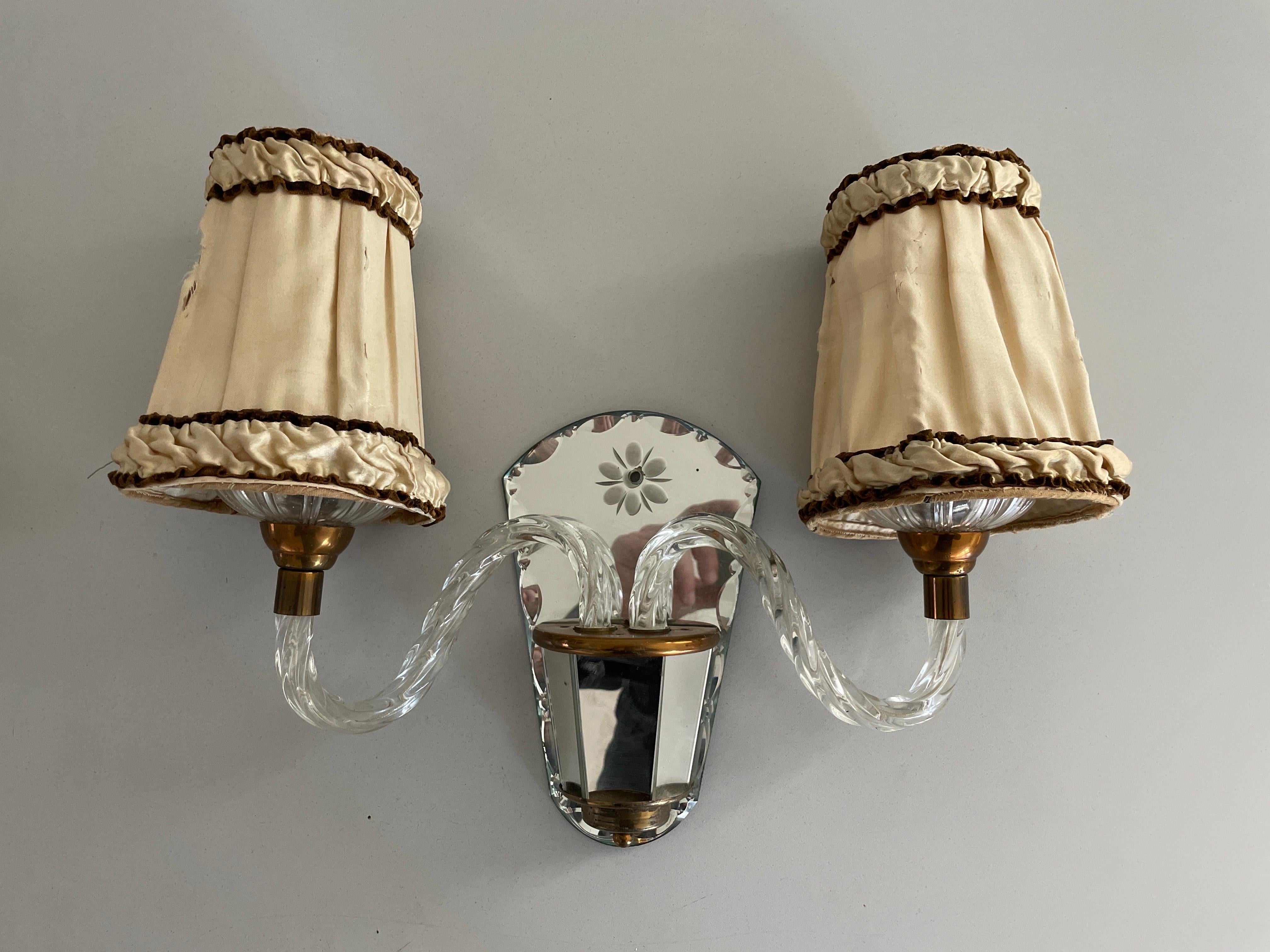 Paire d'appliques Art déco françaises uniques en verre et laiton, années 1940, France en vente 2