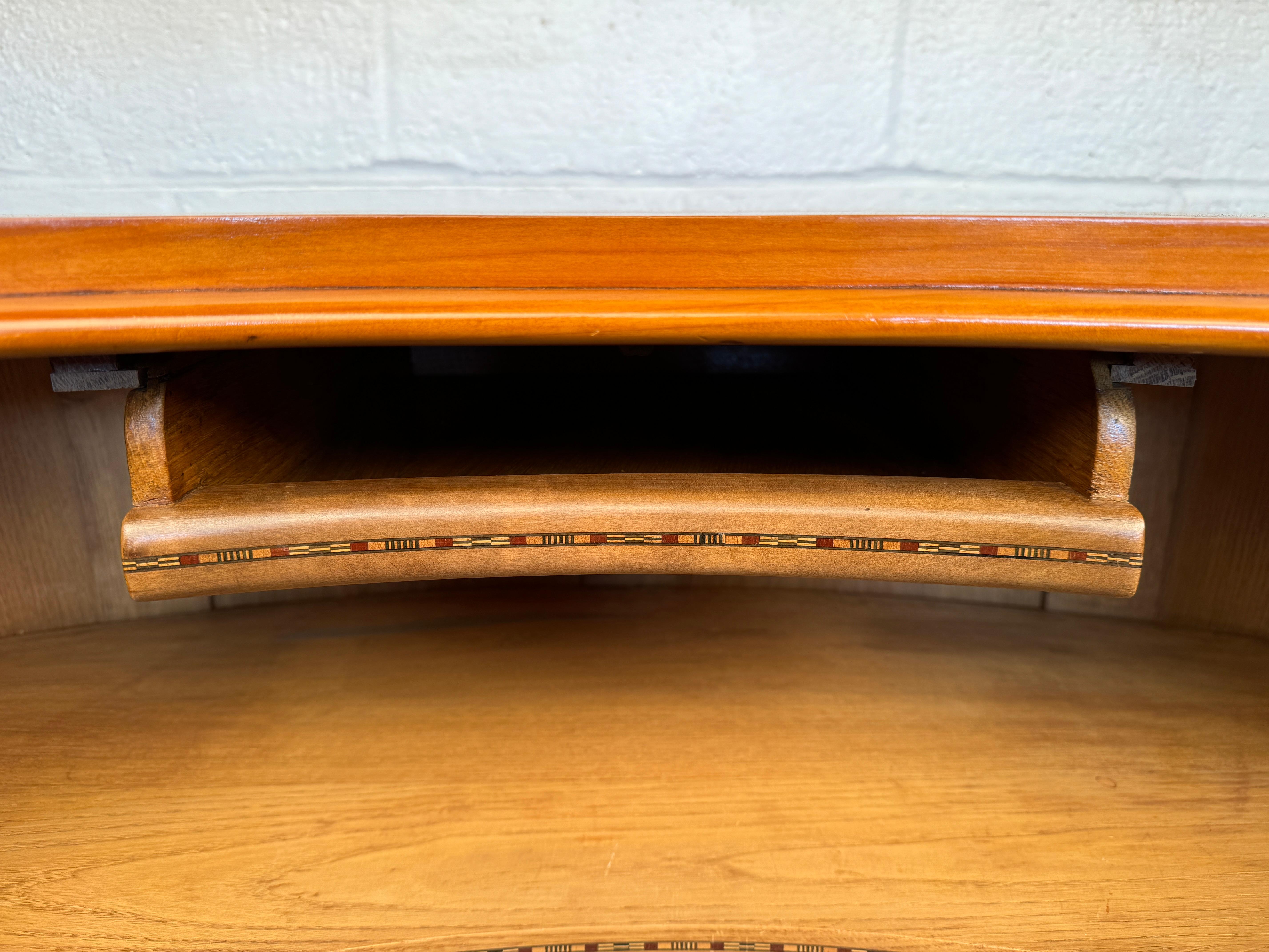 Antiguo Gabinete Deco Curvo de Madera Satinada para Camard Francia en venta 3