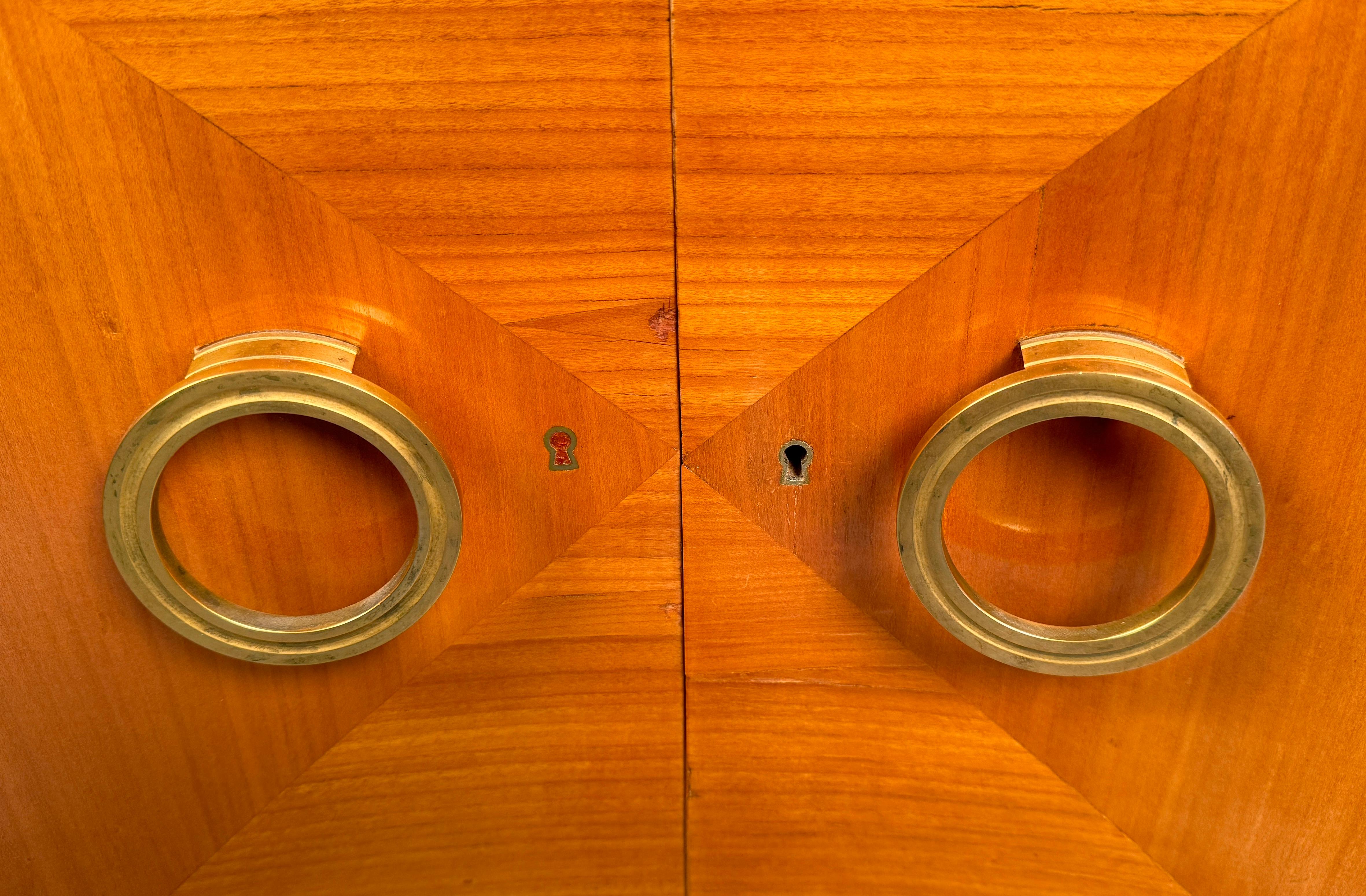 Antiguo Gabinete Deco Curvo de Madera Satinada para Camard Francia en venta 5
