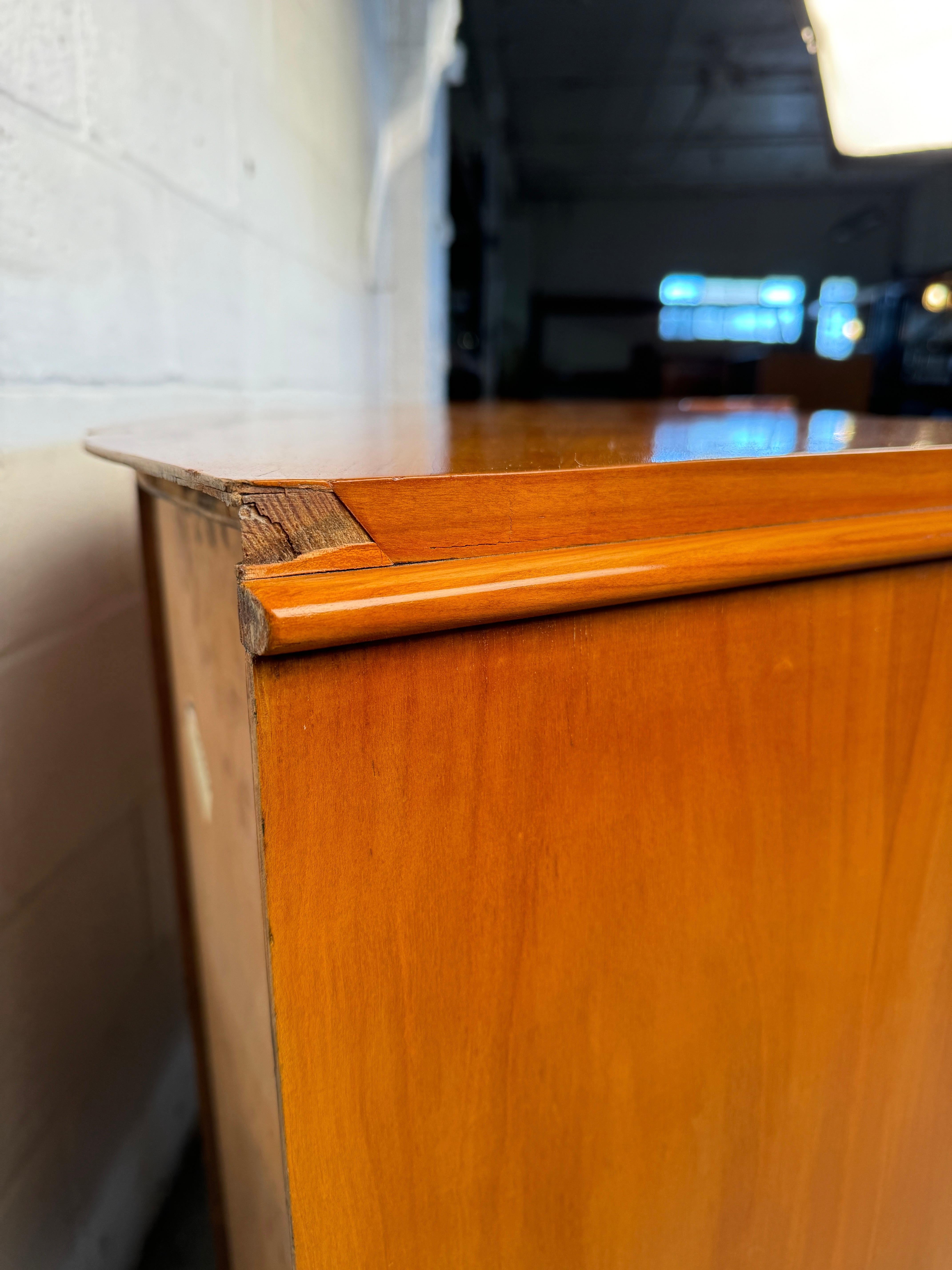 Antiguo Gabinete Deco Curvo de Madera Satinada para Camard Francia en venta 12