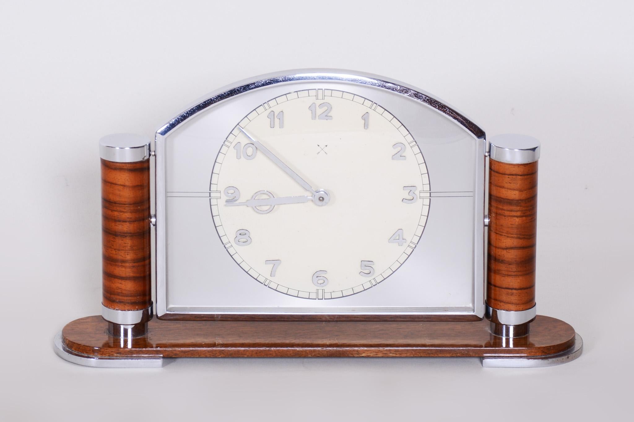 Original very well preserved condition.
Clockwork is working.

Material: Walnut
Period: 1930-1939
Source: France.