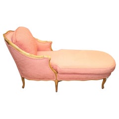 Fauteuil de repos unique en chêne français sculpté et tapissé en blush de style Louis XV français