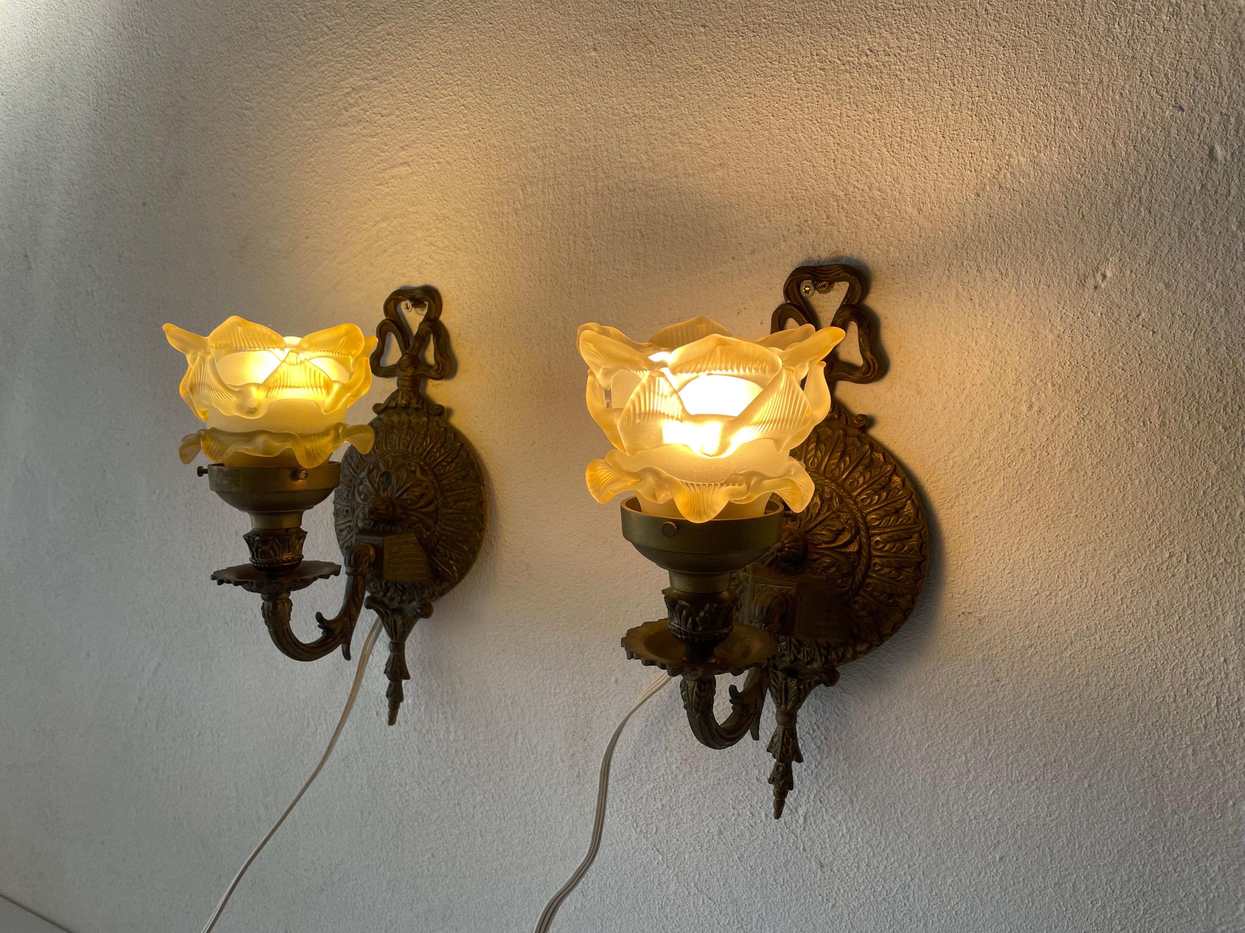 Unique French Flower Shaped Smoke Glass & Brass Pair of Sconces, 1940s, France For Sale 4