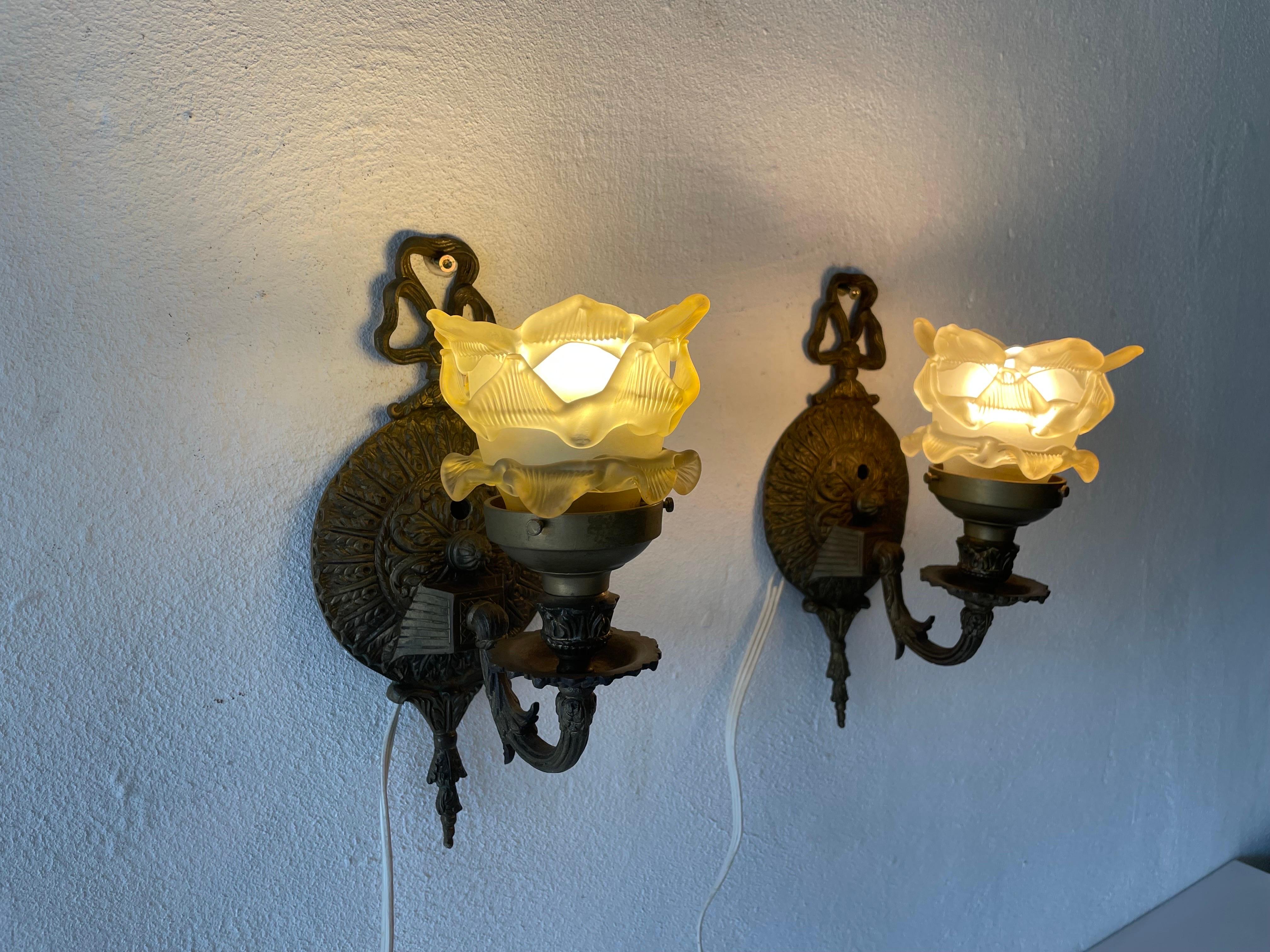 Unique French Flower Shaped Smoke Glass & Brass Pair of Sconces, 1940s, France For Sale 5