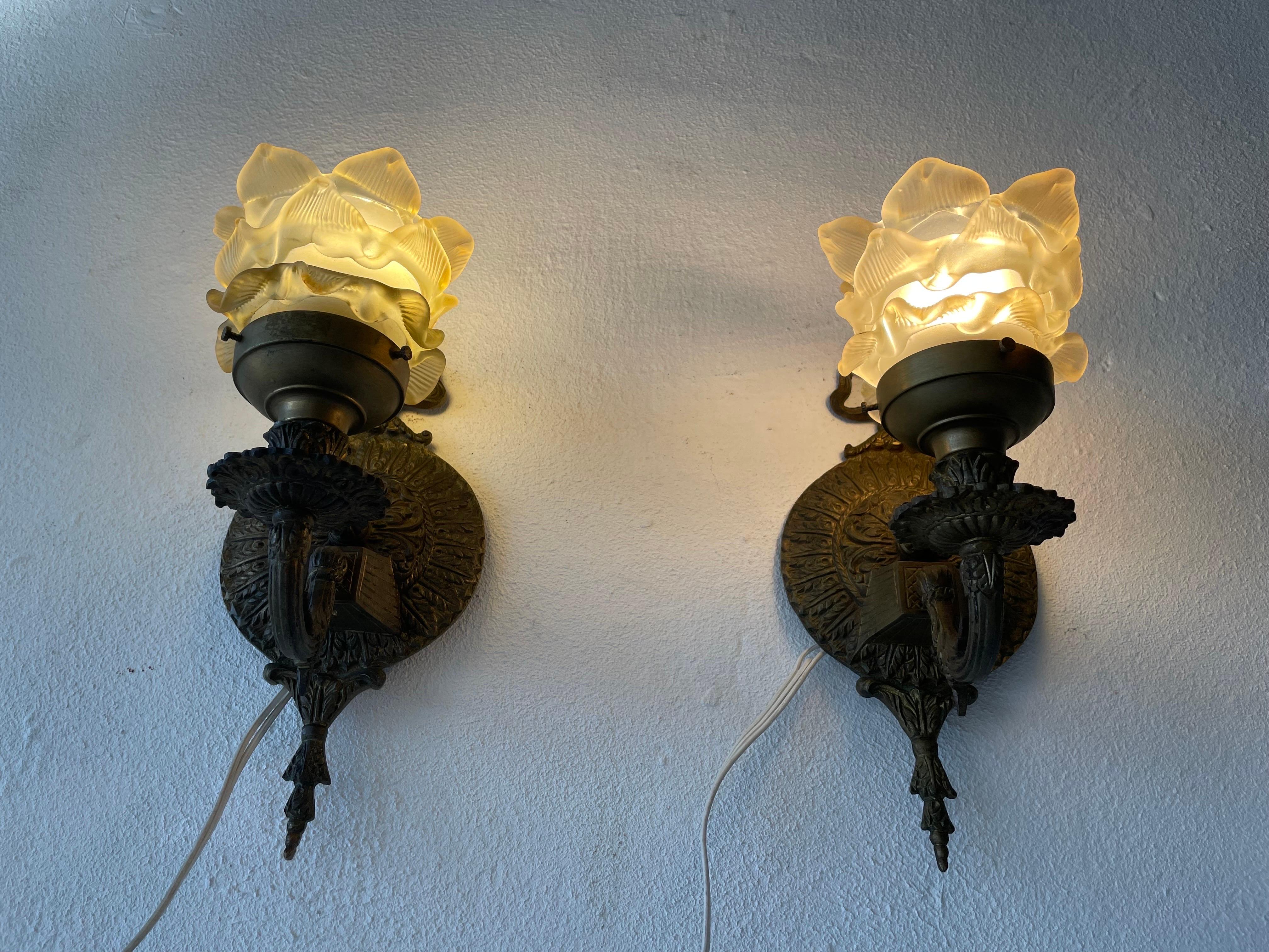 Unique French Flower Shaped Smoke Glass & Brass Pair of Sconces, 1940s, France For Sale 7