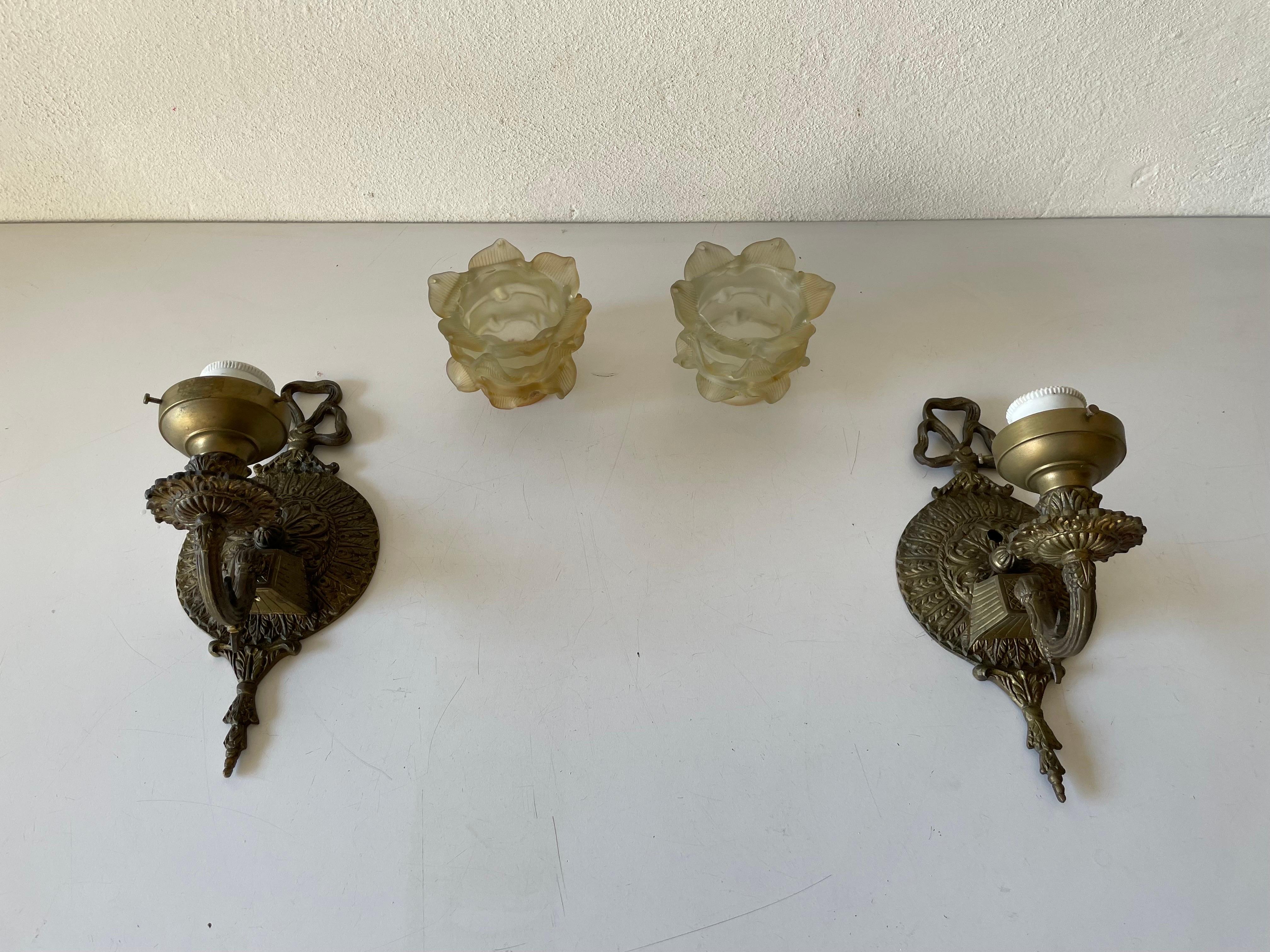Unique French Flower Shaped Smoke Glass & Brass Pair of Sconces, 1940s, France For Sale 2
