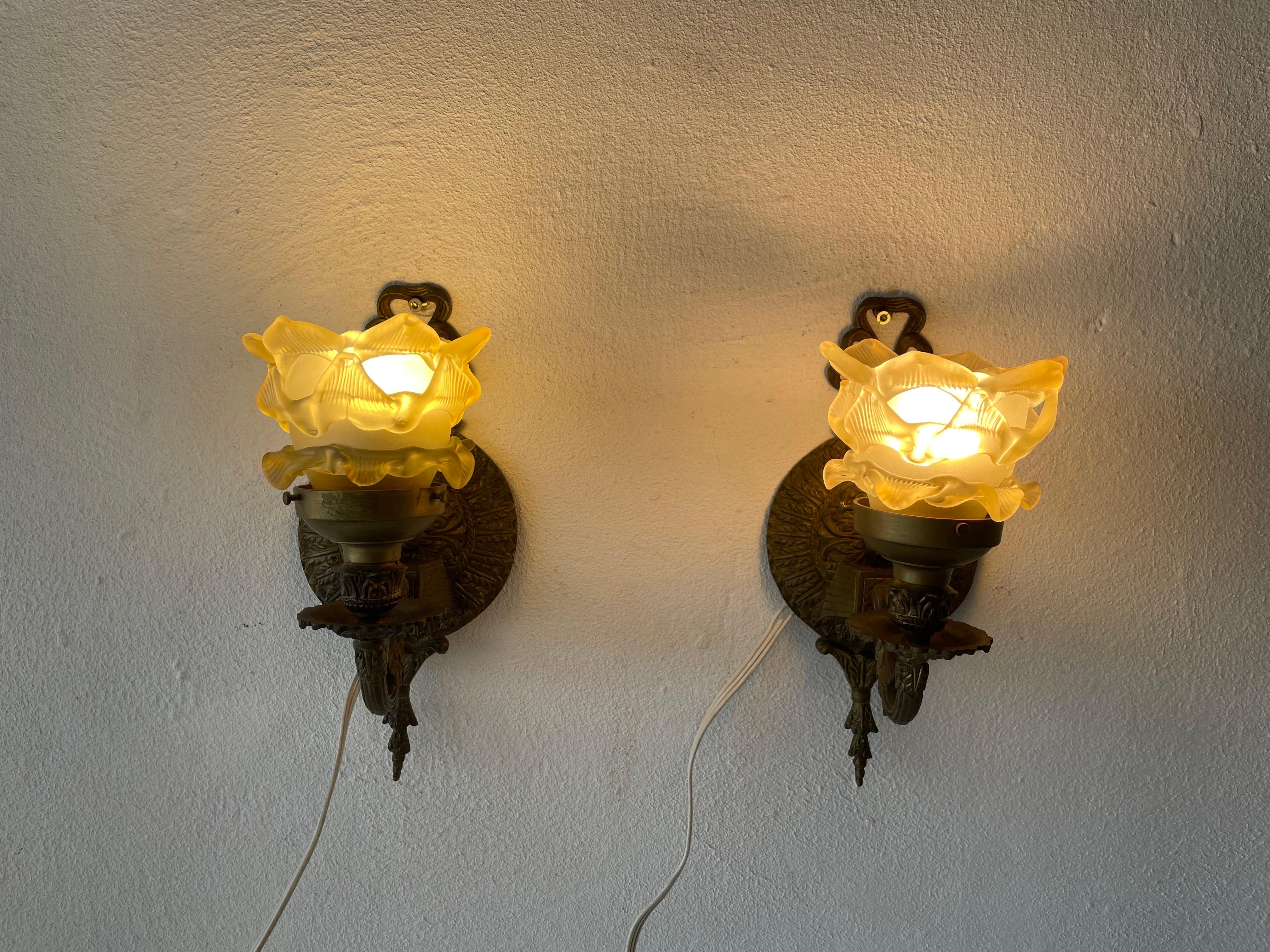 Unique French Flower Shaped Smoke Glass & Brass Pair of Sconces, 1940s, France For Sale 3