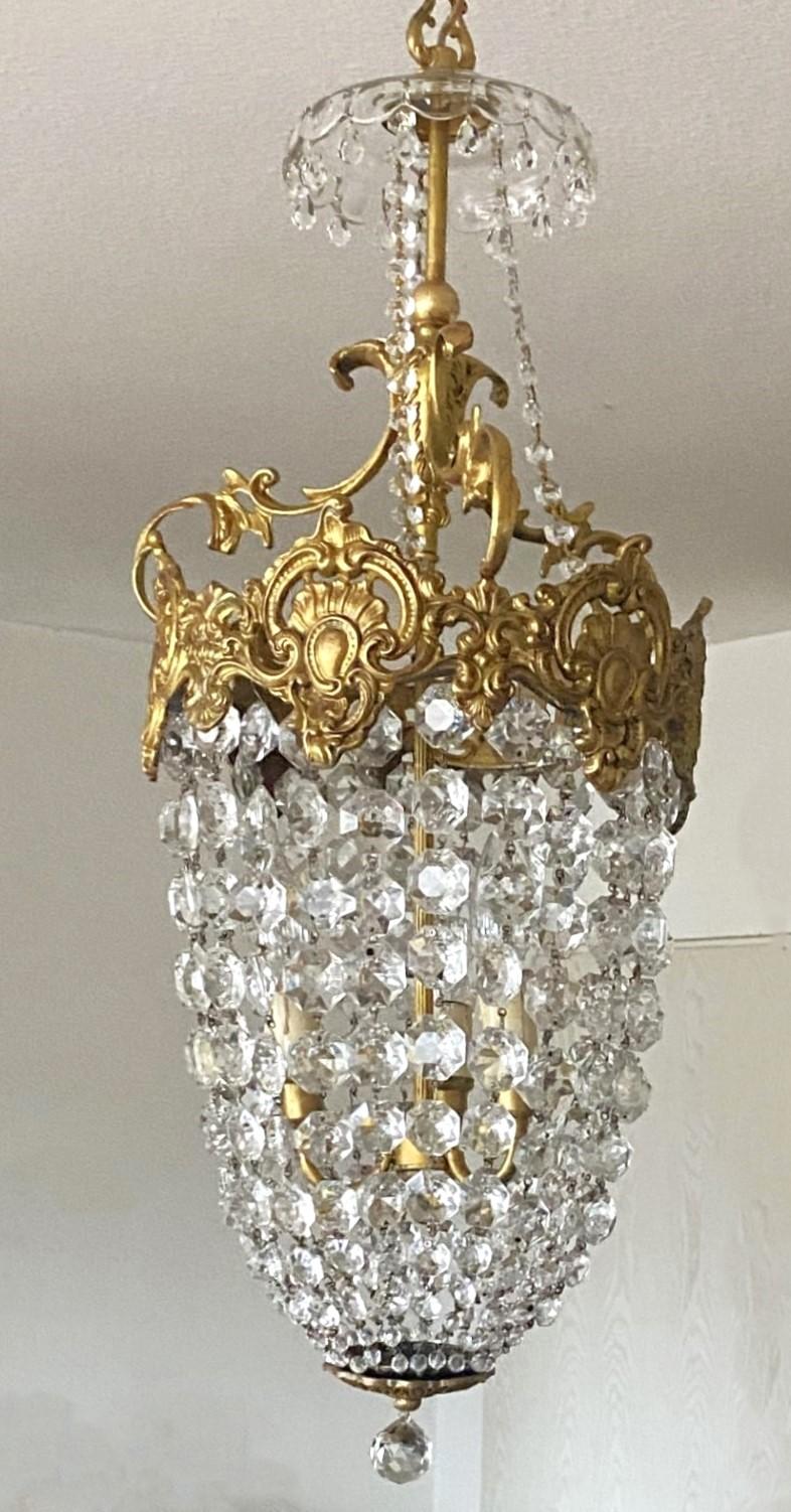 Dorato Lanterna o lampadario a tre luci in cristallo dorato francese unico nel suo genere, 1910-1920 in vendita