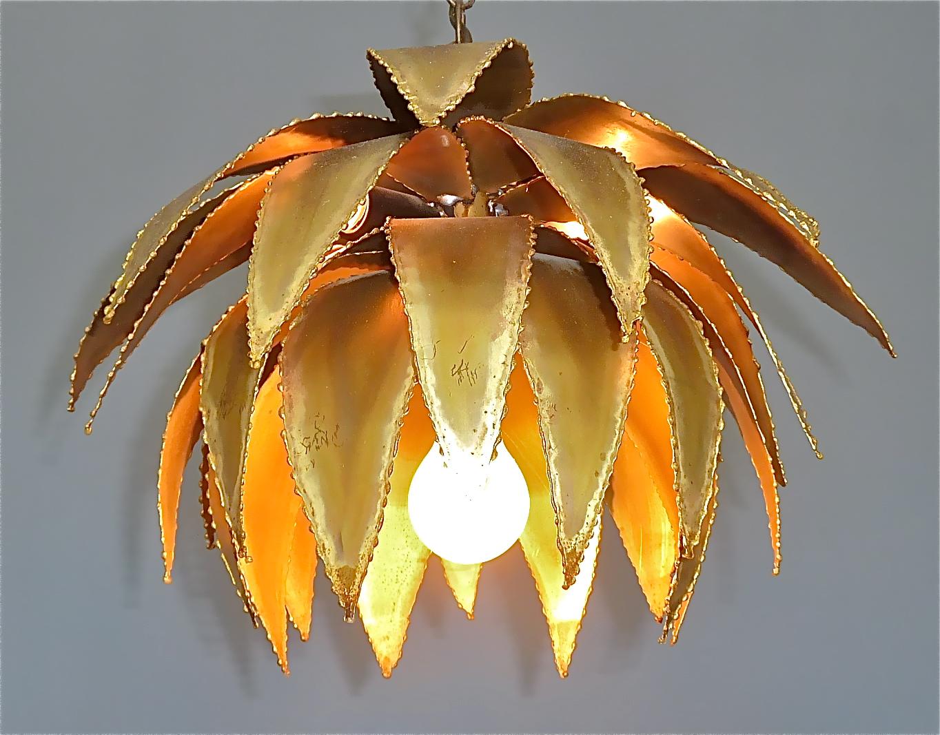 Unique French Maison Jansen Artichoke Palm Leaf Chandelier Patinated Brass 1970s For Sale 6