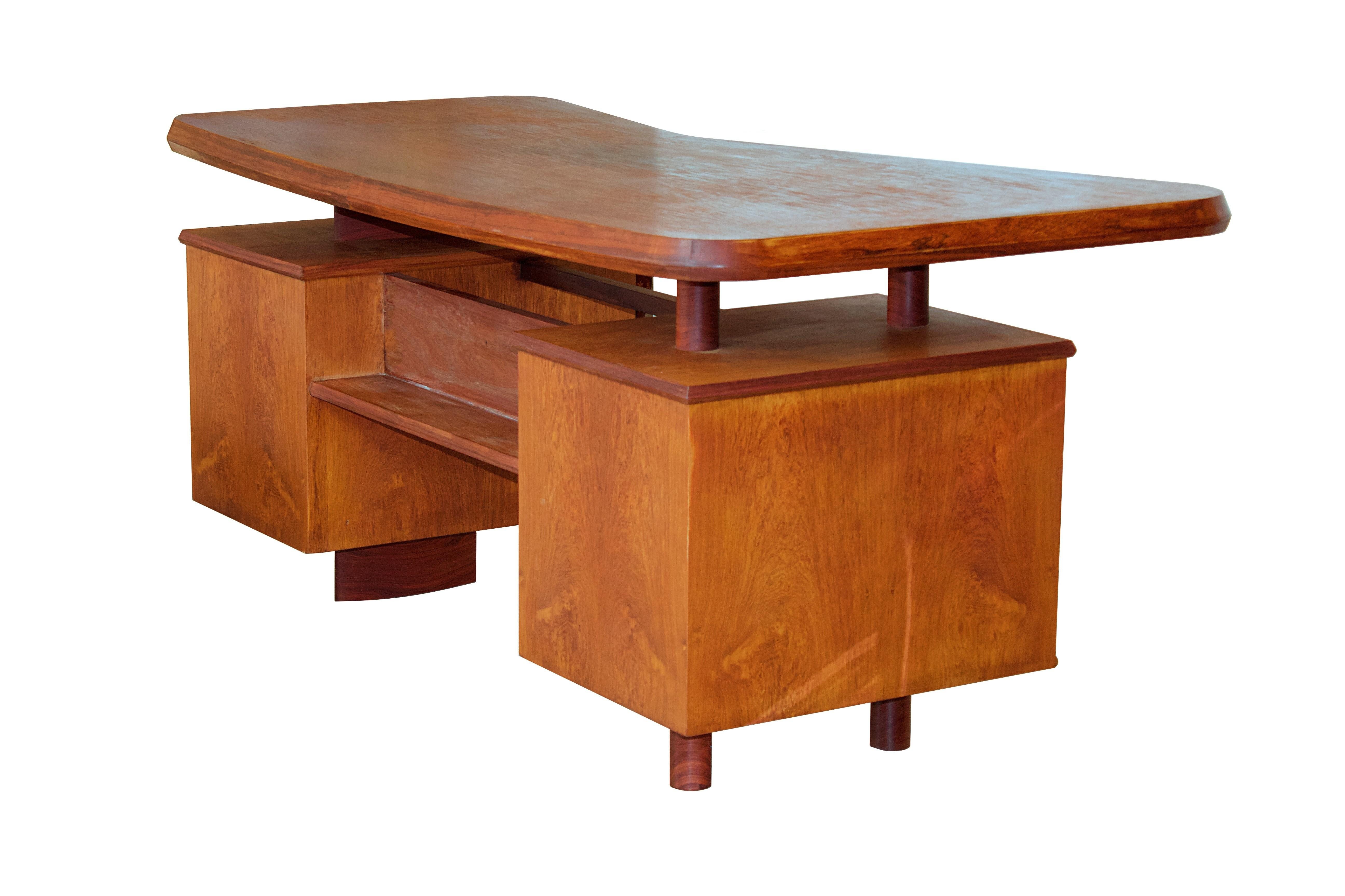 Palissandro Unica scrivania moderna francese in palissandro massiccio, Pierre Chapo, anni '50 in vendita