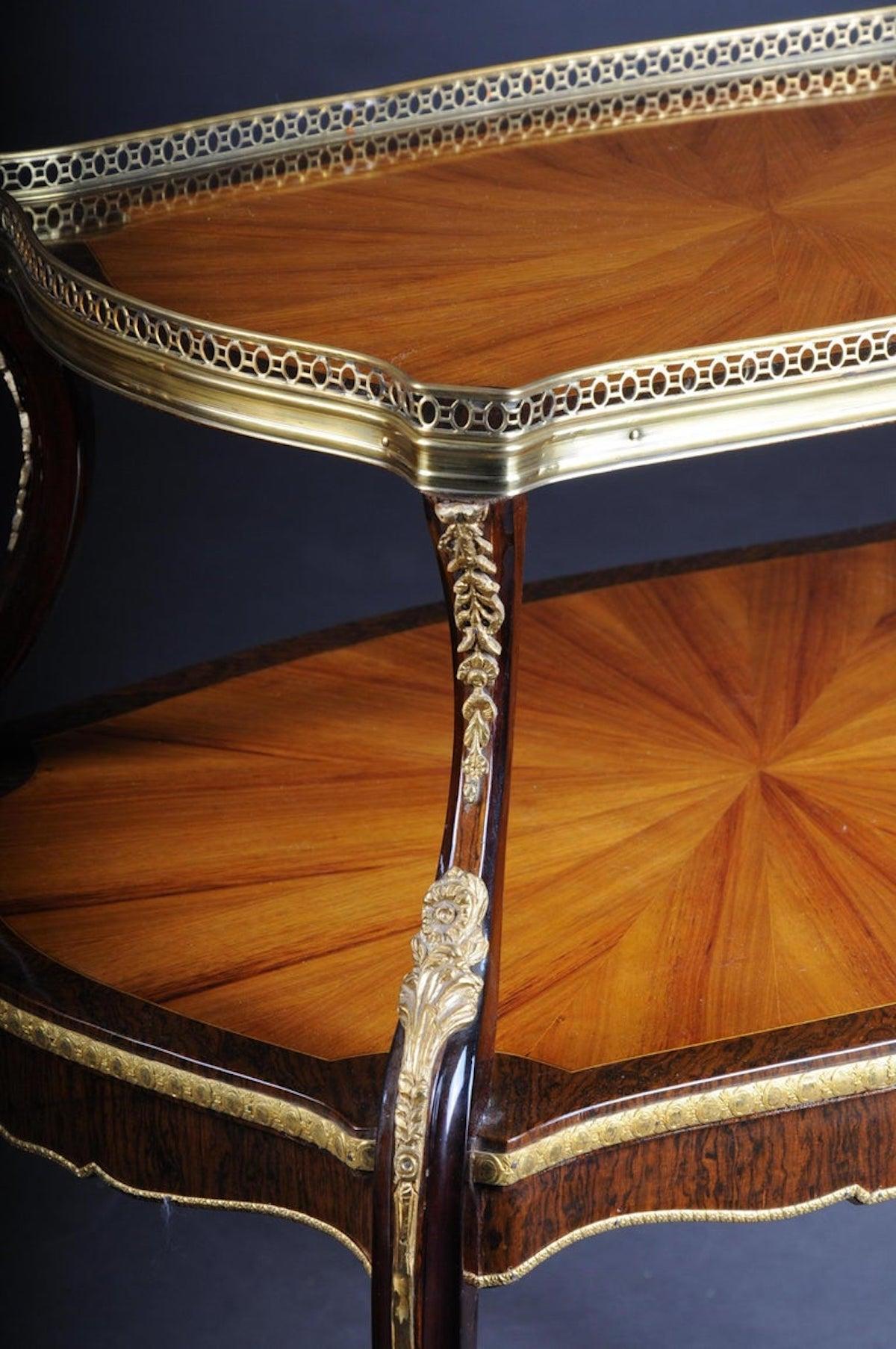 Laiton Unique French Side Table / Étagère after F. Linke en vente