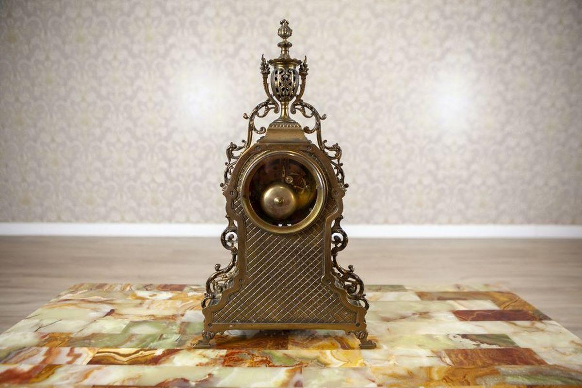 Único reloj de chimenea de estilo francés con candelabros, principios del siglo XX Francés en venta