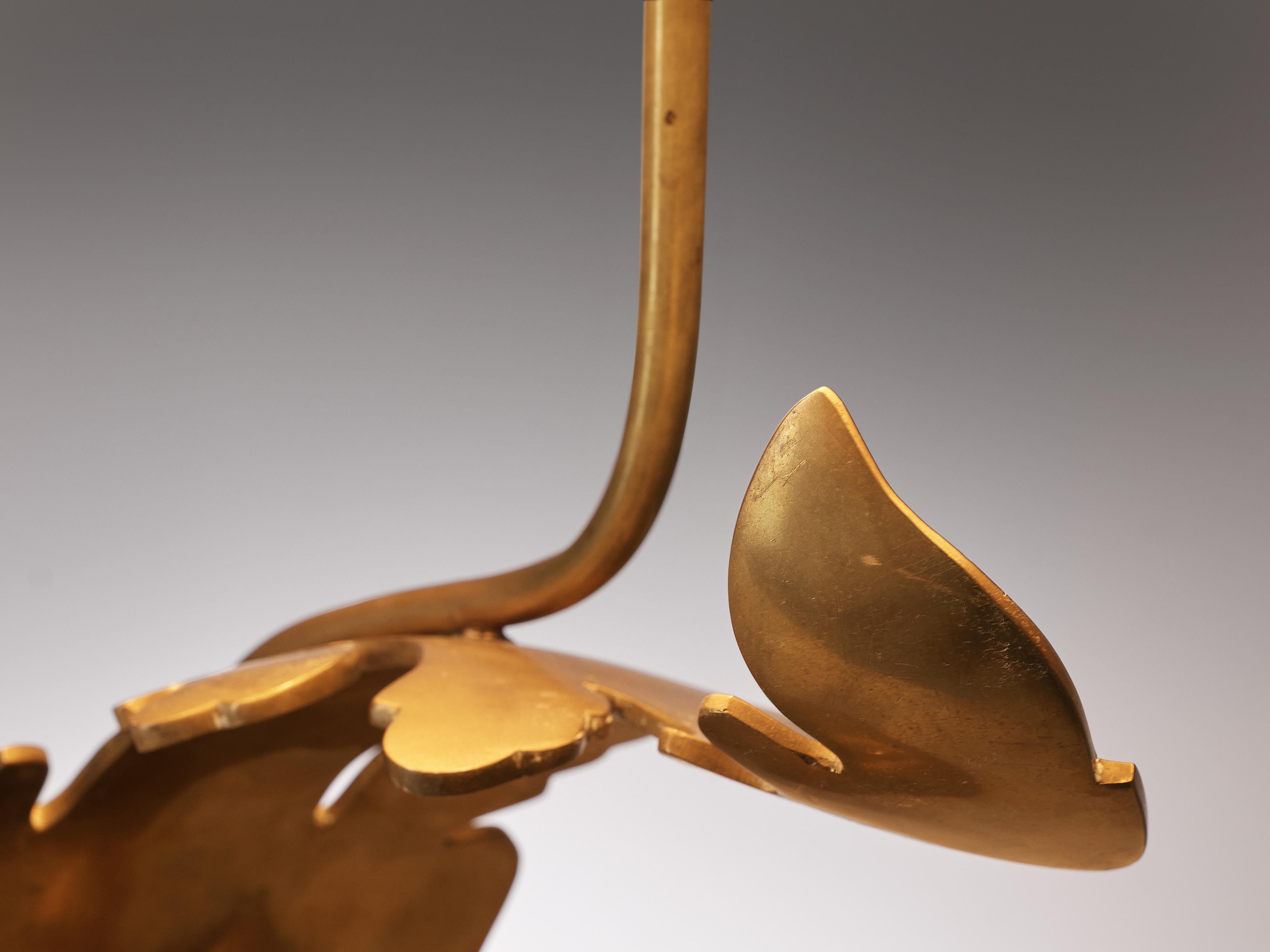 Table lamp, brass, fabric, France, 1970s

Rare and unique table lamp in brass. The very sculptural base forms an excellent combination with the color of the shade. Special about this lamp is the base that is formed in the shape of a leaf, giving