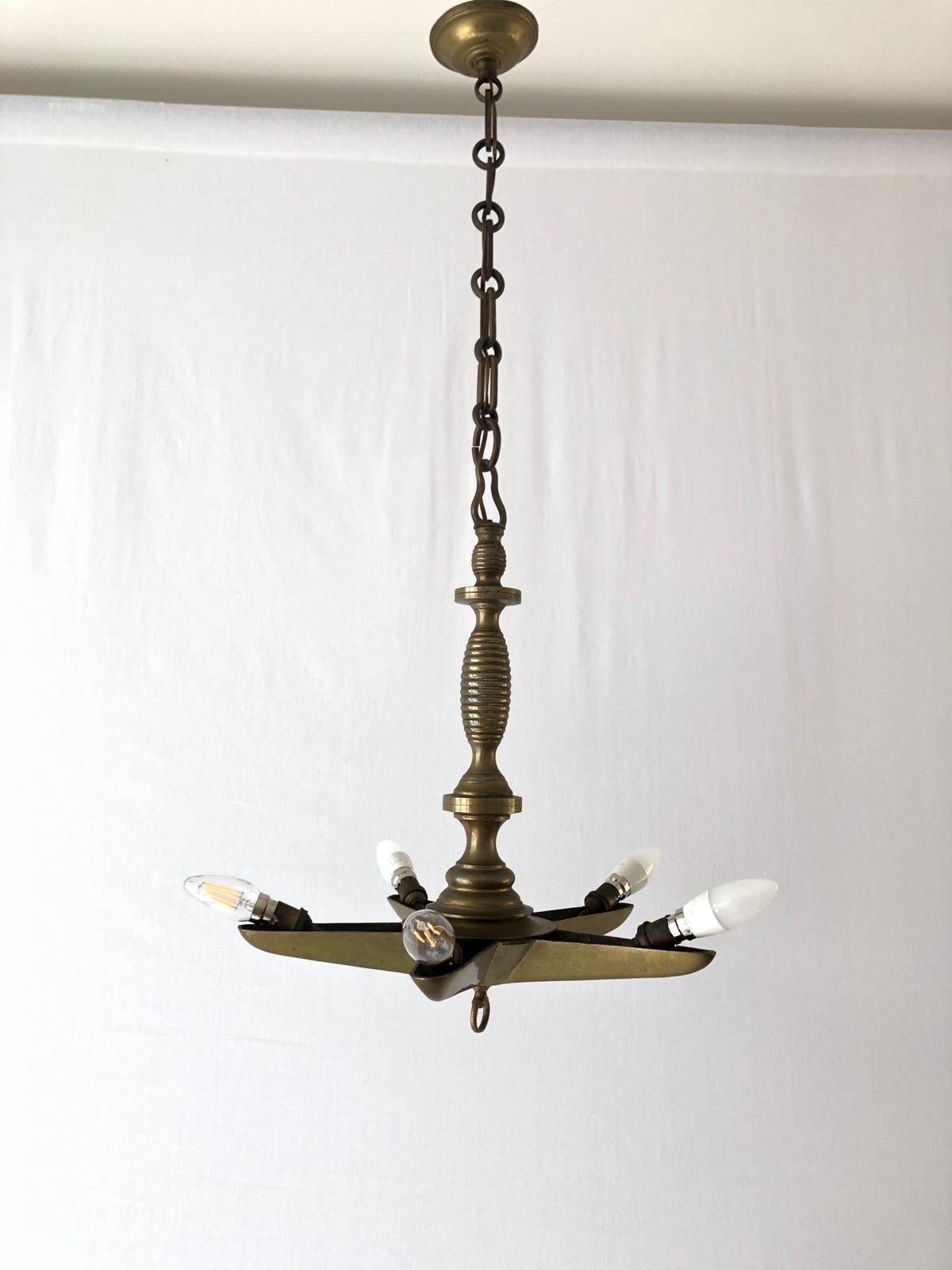 Unique Full Brass Star Design Church Chandelier, 1940s, France

Lampshade is in very good vintage condition.
No crack, no missed piece.
Original canopy.

This lamp works with 5x French B22 light bulbs
Wired and suitable to use with 220V and 110V for