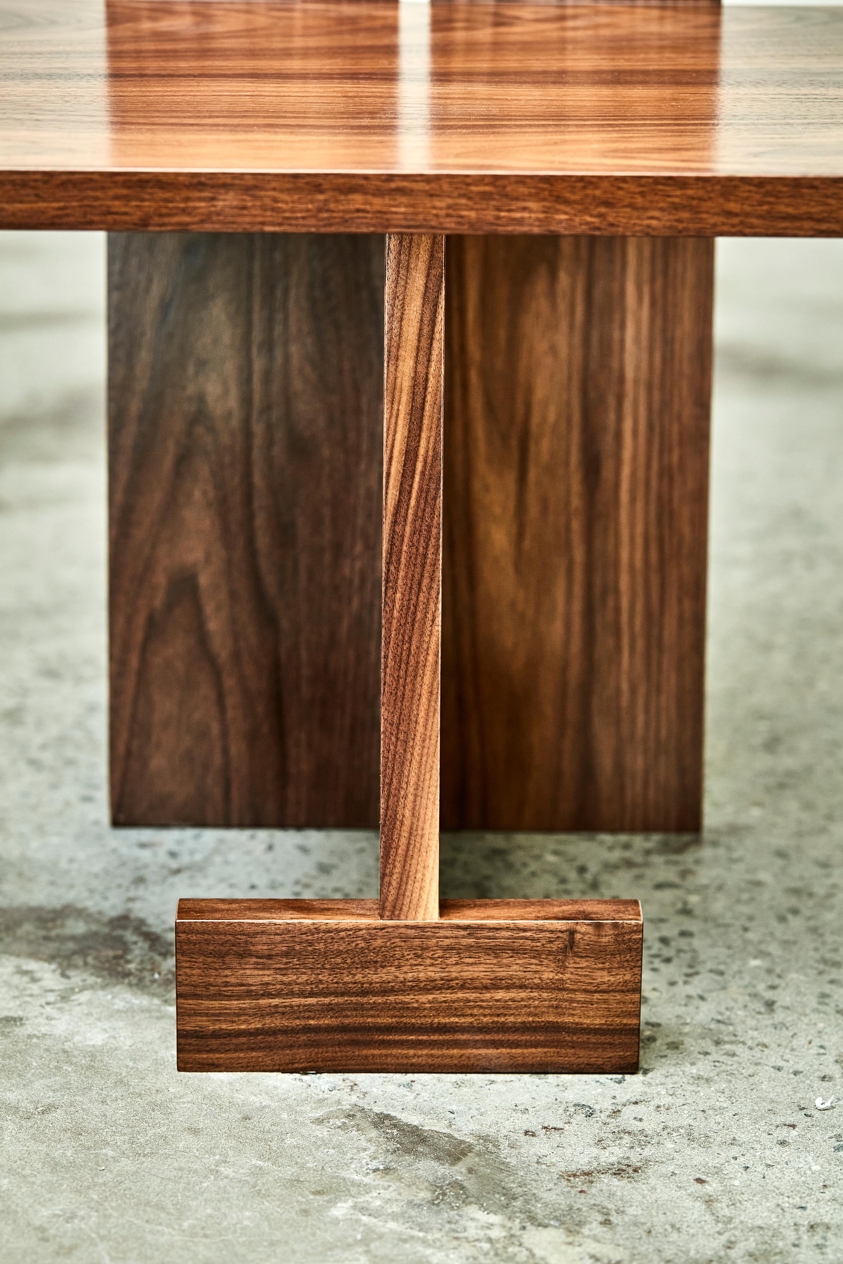 Einzigartiger GB102 Stuhl aus Nussbaumholz, geformt von Gregory Beson im Angebot 3