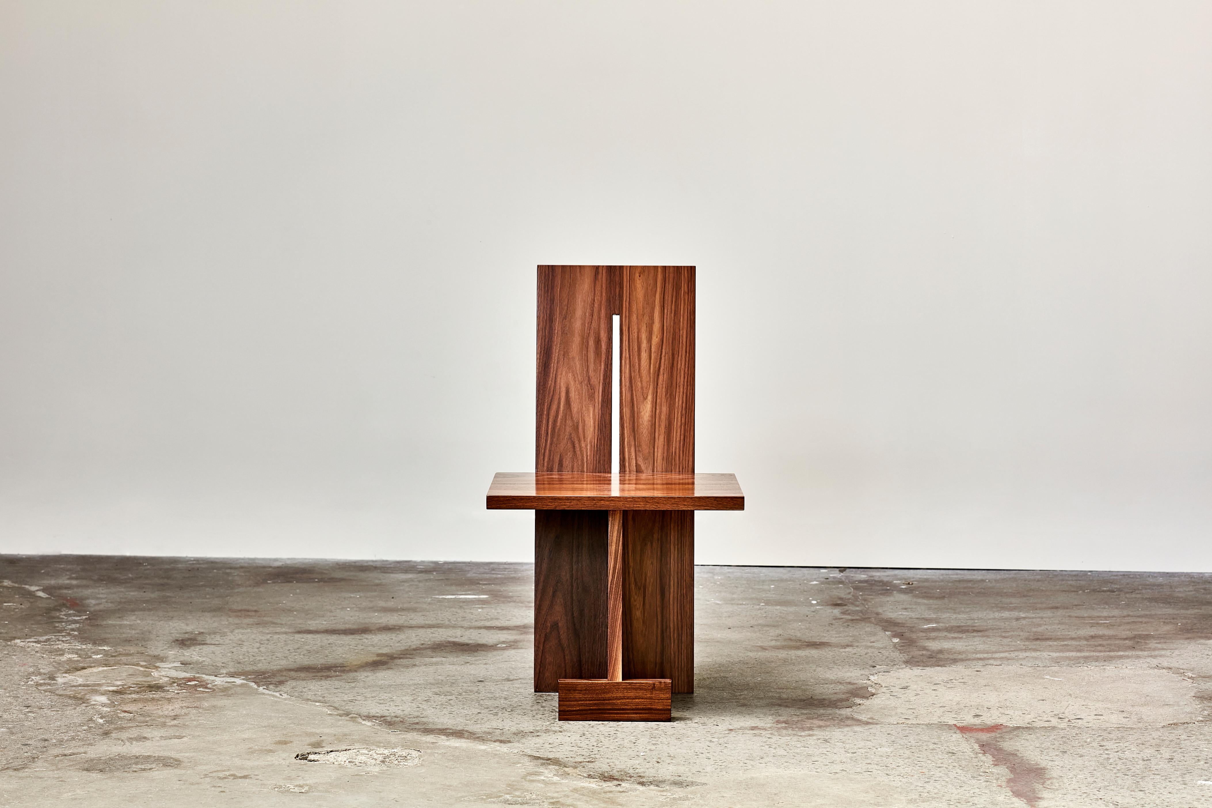 Einzigartiger GB102 Stuhl aus Nussbaumholz, geformt von Gregory Beson im Zustand „Neu“ im Angebot in Geneve, CH