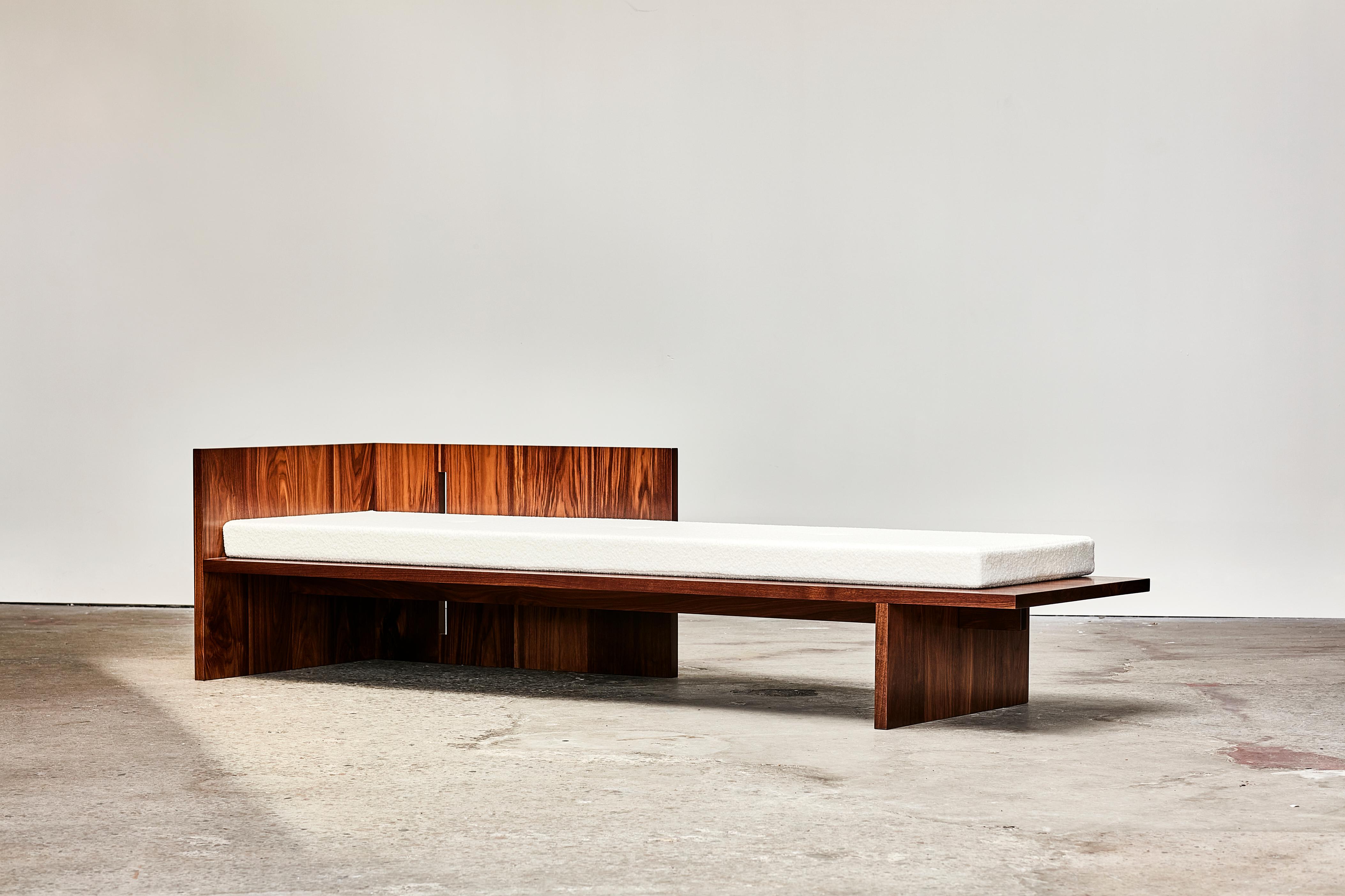 Unique GB201 Walnut Daybed Sculpted by Gregory Beson 
Unique 
Dimensions: L 90