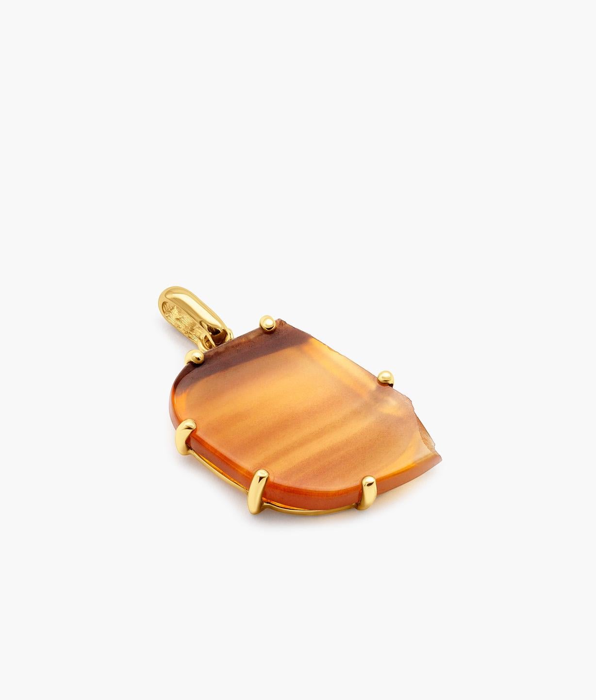 One-of-a-kind cornelian charm. Hand-made assembled on a 14-karat gold frame and recovered from our broken gems archives.

This pendant celebrates the beauty in imperfection.

Gemstones: Cornelian / Dimensions: 18 x 15 mm / SUOT 585 engraving.