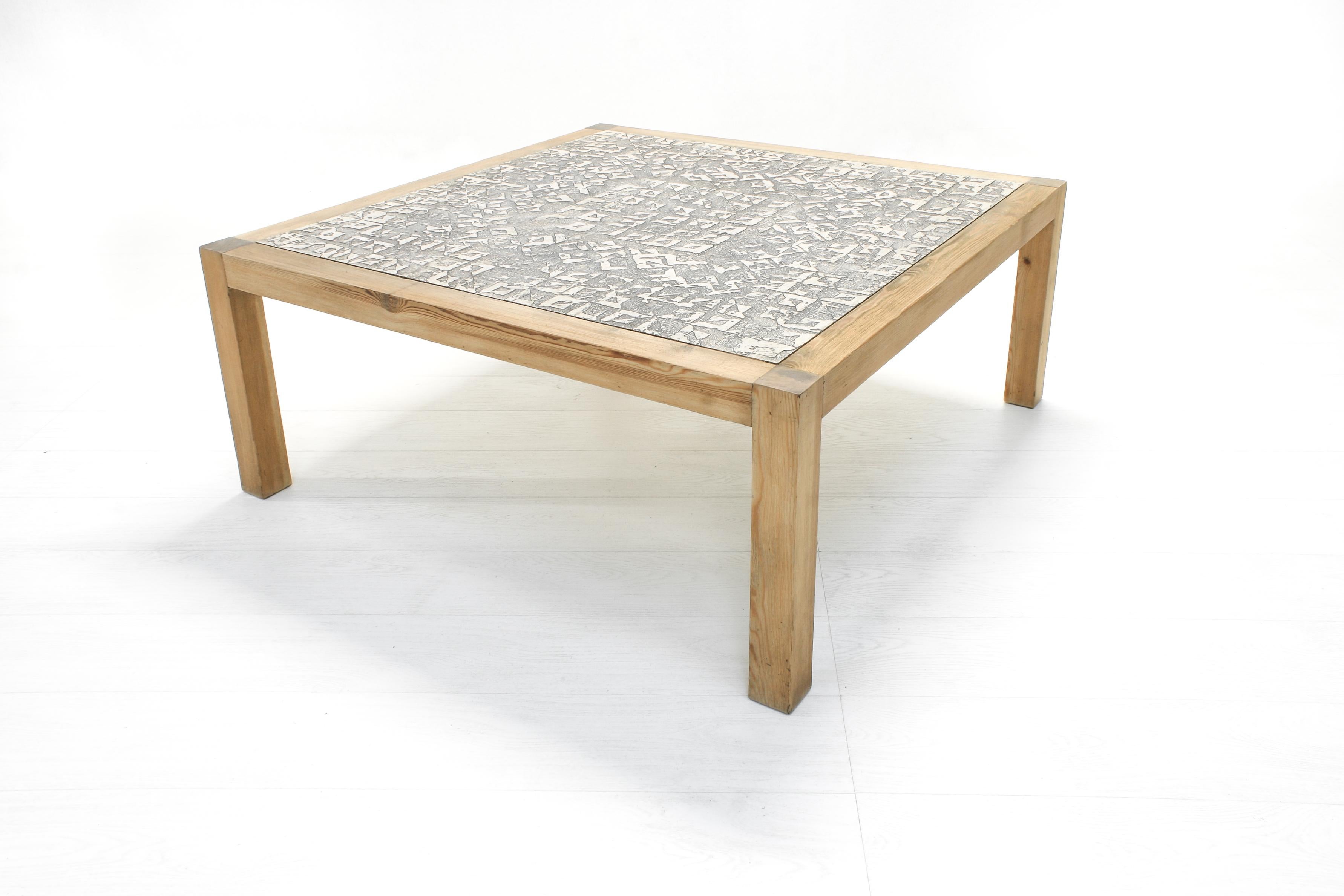 Belge Table basse géométrique unique en granit de Rik Vermeersch en vente