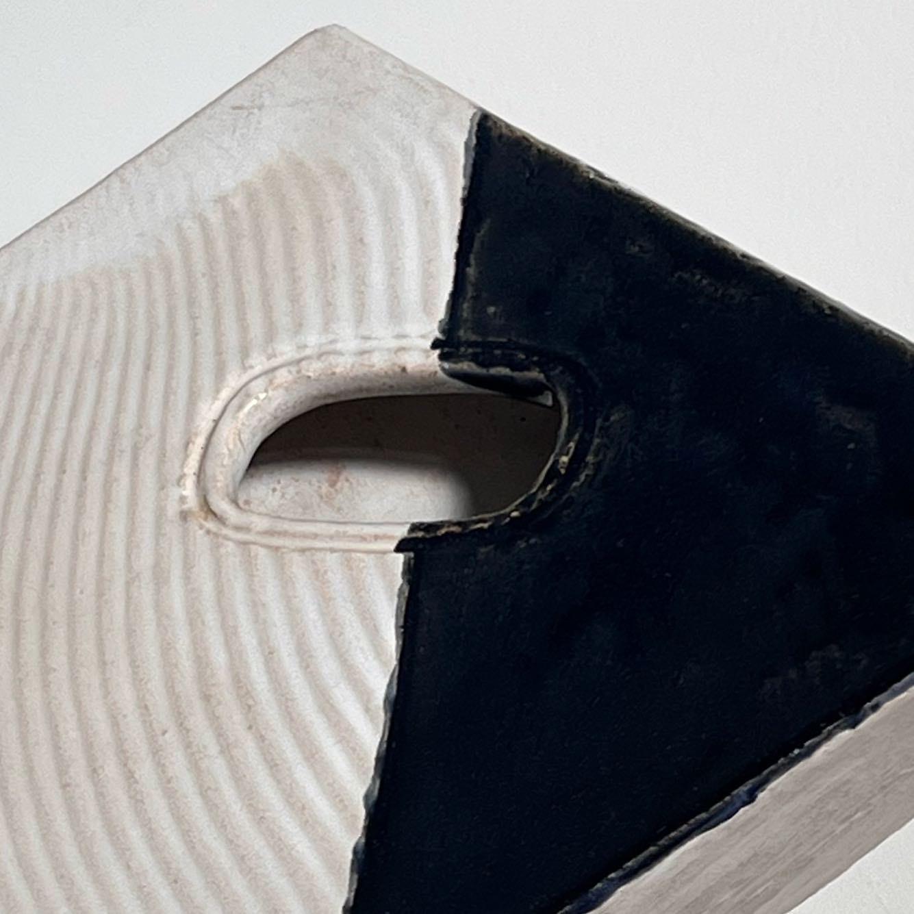 Vaso geometrico da studio giapponese unico nel suo genere, 20° secolo in vendita 2