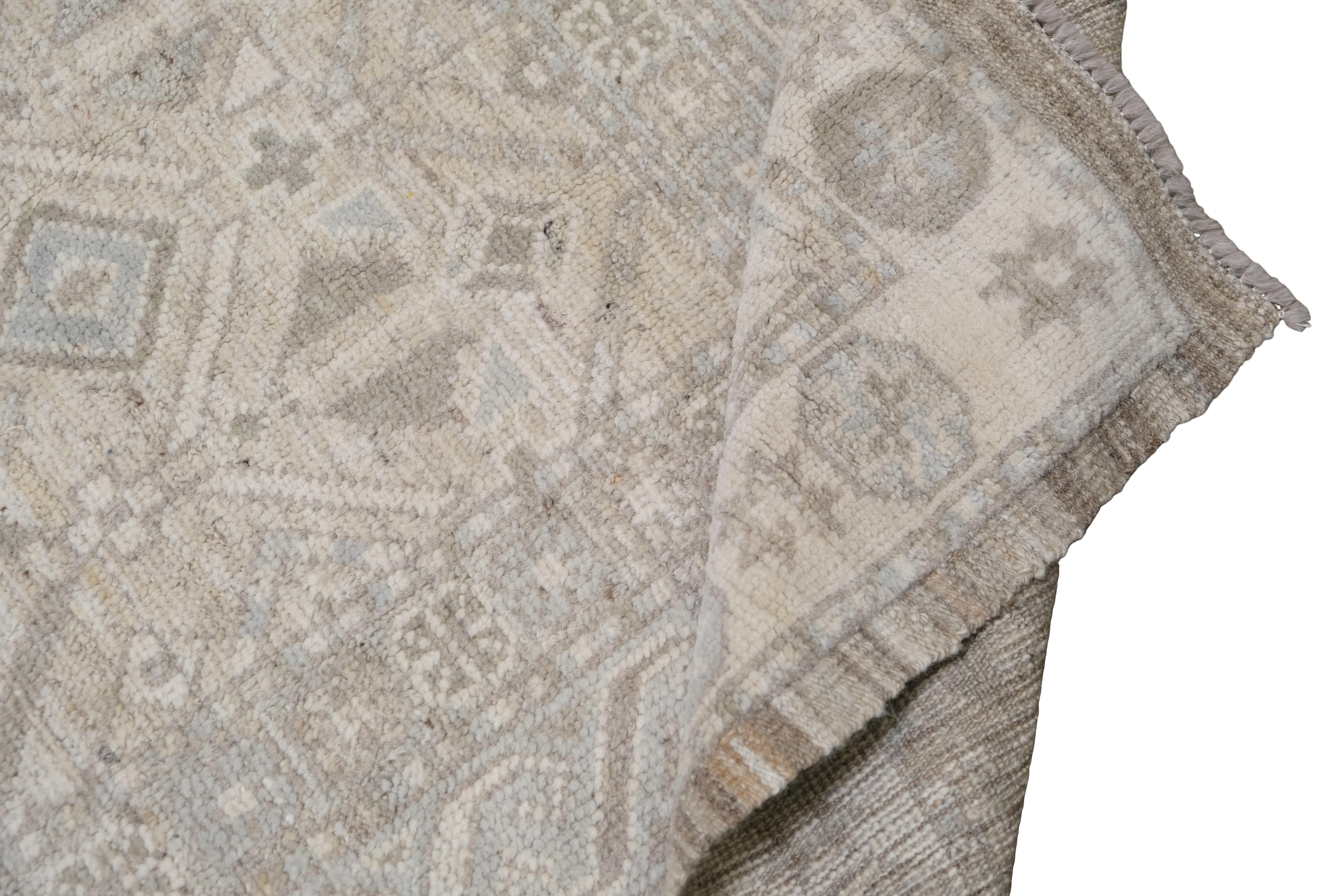 Einzigartiger geomteric Oushak-Wollteppich 8'2''x10'4'' (American Arts and Crafts) im Angebot