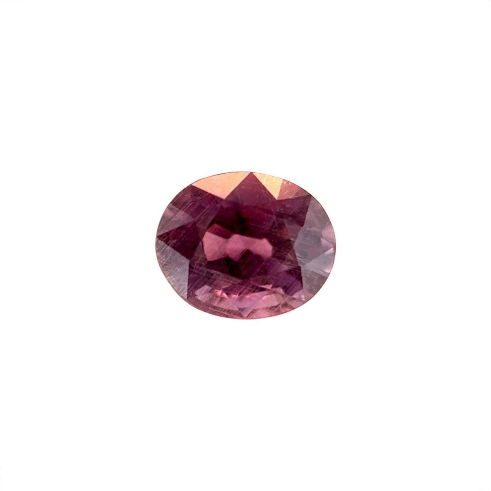 Unique GIA Certified Colour Change Garnet 1.22ct Oval Cut Pyrope Spessartine Gem

Rare pierre de grenat à changement de couleur certifiée par le GIA et non traitée.
Grenat non traité de 1.22 carat avec un rare effet de changement de couleur. La