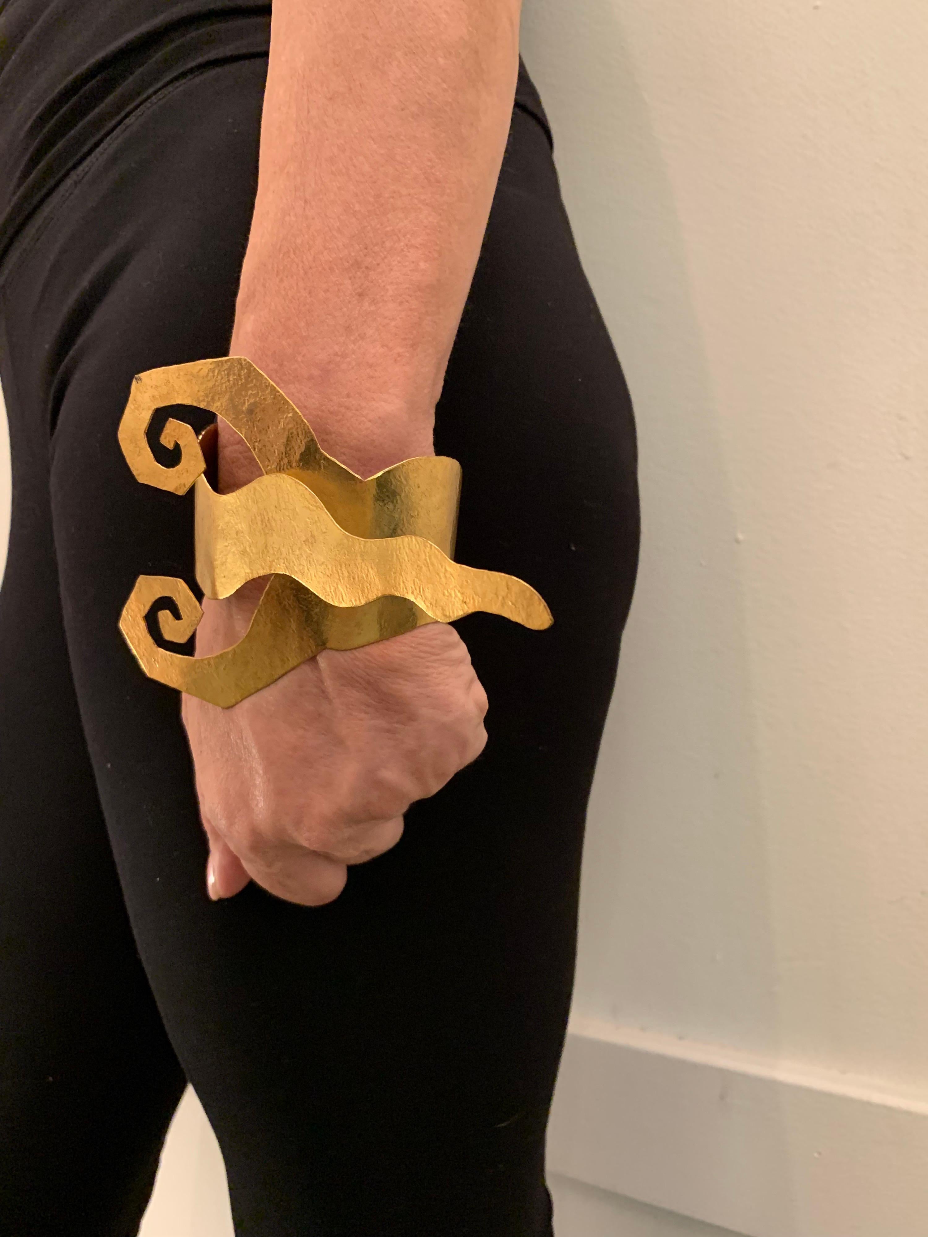   Bracelet d'affirmation architecturale contemporain doré  Pour femmes 
