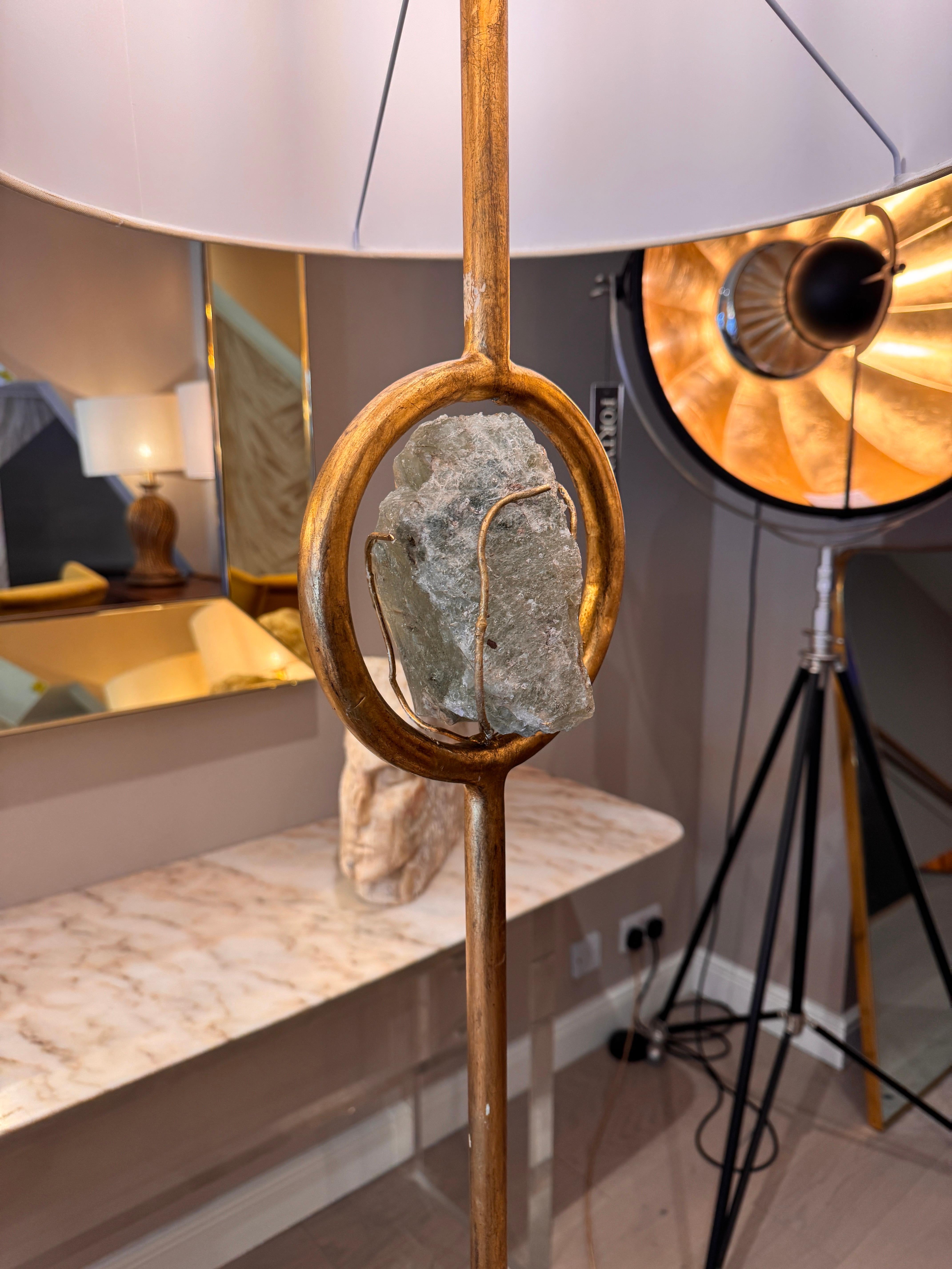 Forgé Lampadaire unique en fer doré de Giovanni Banci en vente