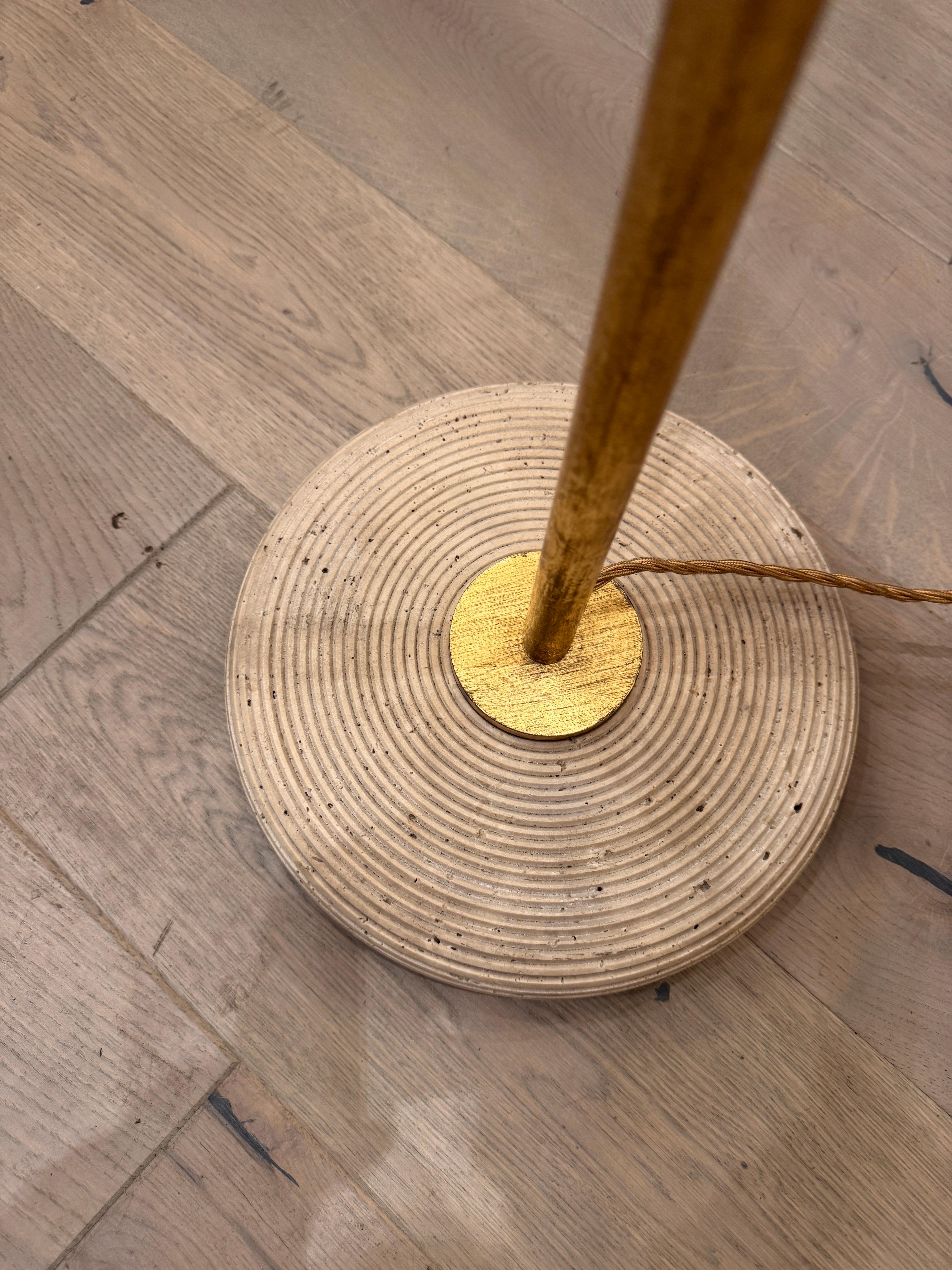Lampadaire unique en fer doré de Giovanni Banci Bon état - En vente à London, GB