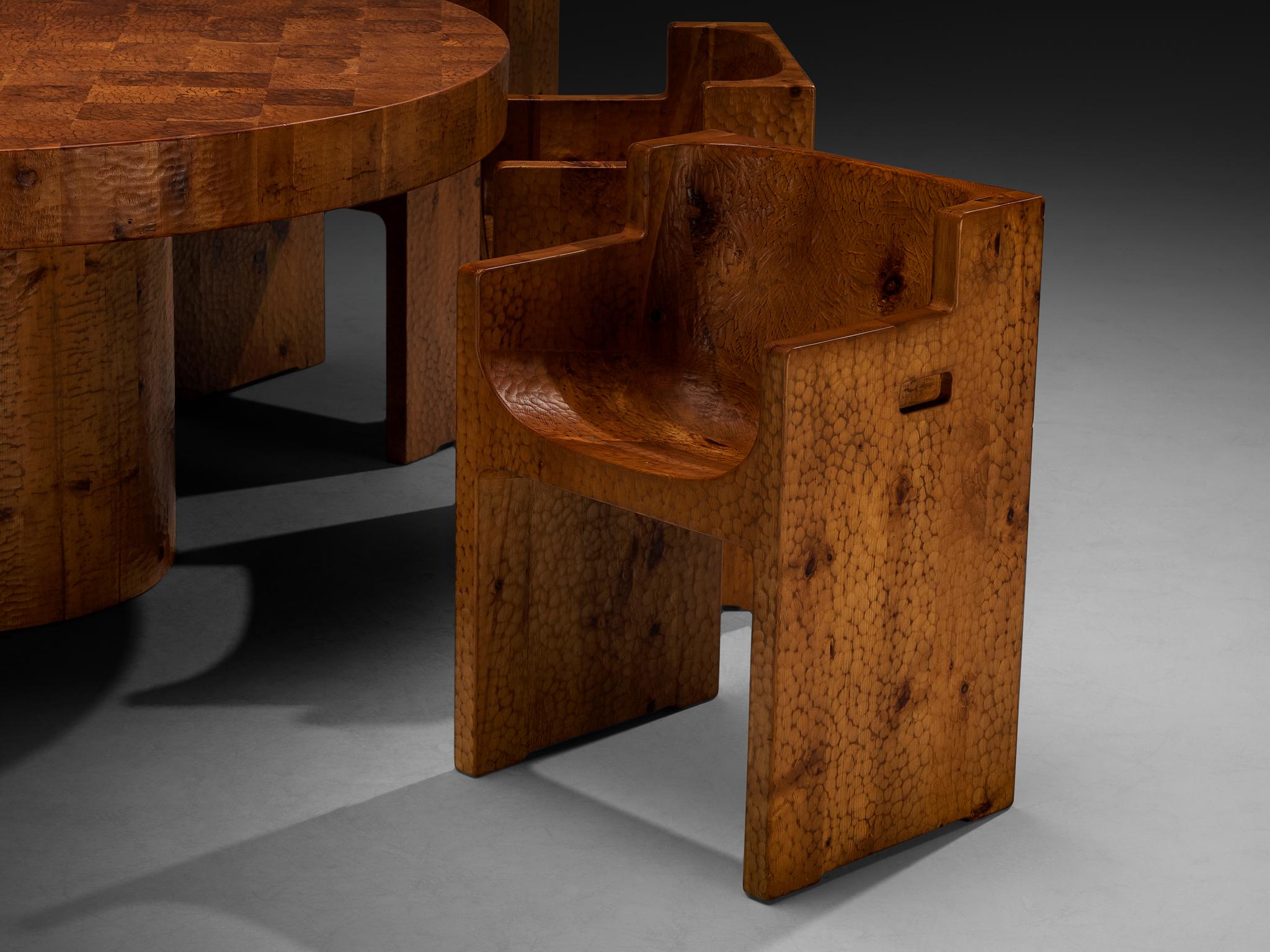 Post-Modern Unique Giuseppe Rivadossi for Officina Rivadossi Dining Set with Armchairs and Round Table in Carved Pine For Sale