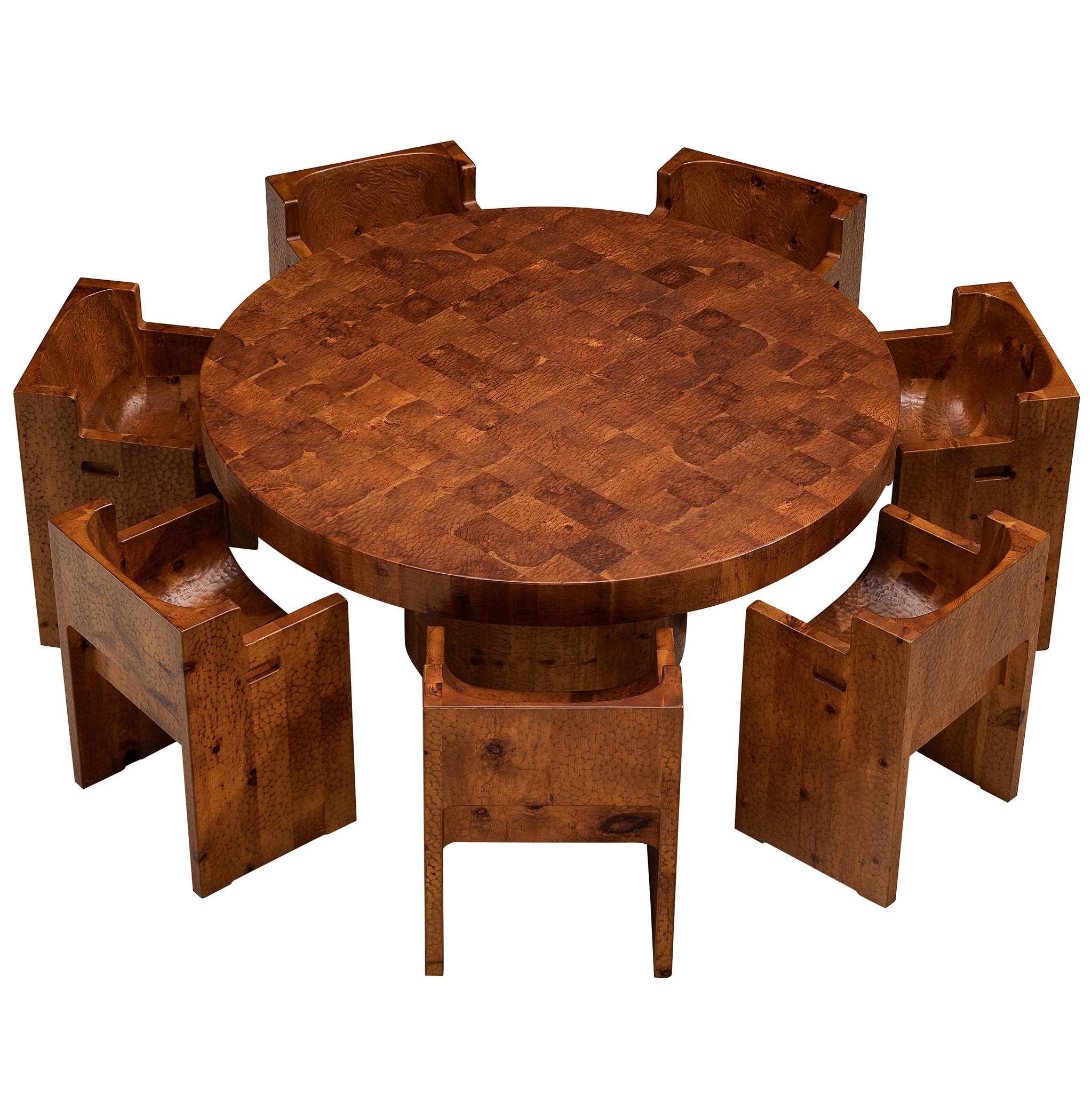 Unique Giuseppe Rivadossi for Officina Rivadossi Dining Set with Armchairs and Round Table in Carved Pine For Sale
