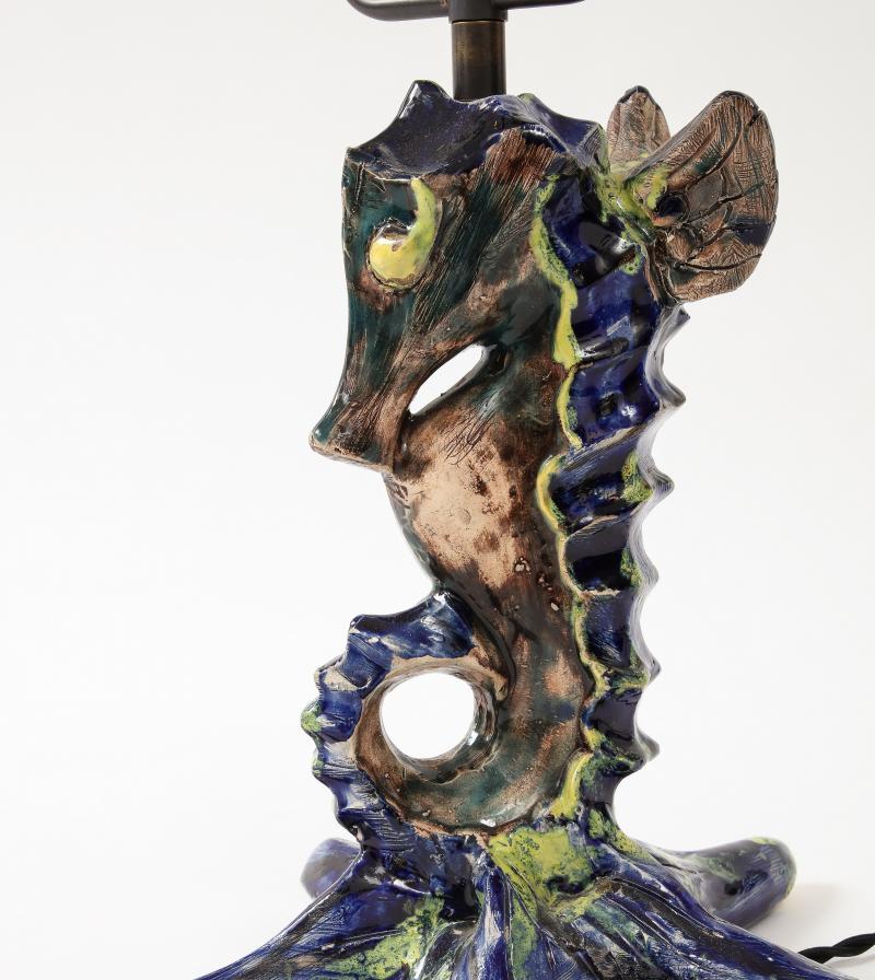 Einzigartige glasierte Keramik-Tischlampe in Form eines Seepferdchens, 20. Jahrhundert im Angebot 5