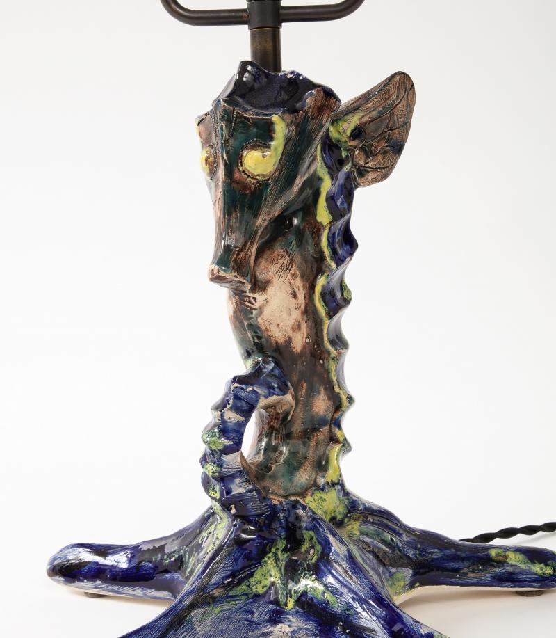 Einzigartige glasierte Keramik-Tischlampe in Form eines Seepferdchens, 20. Jahrhundert im Angebot 2