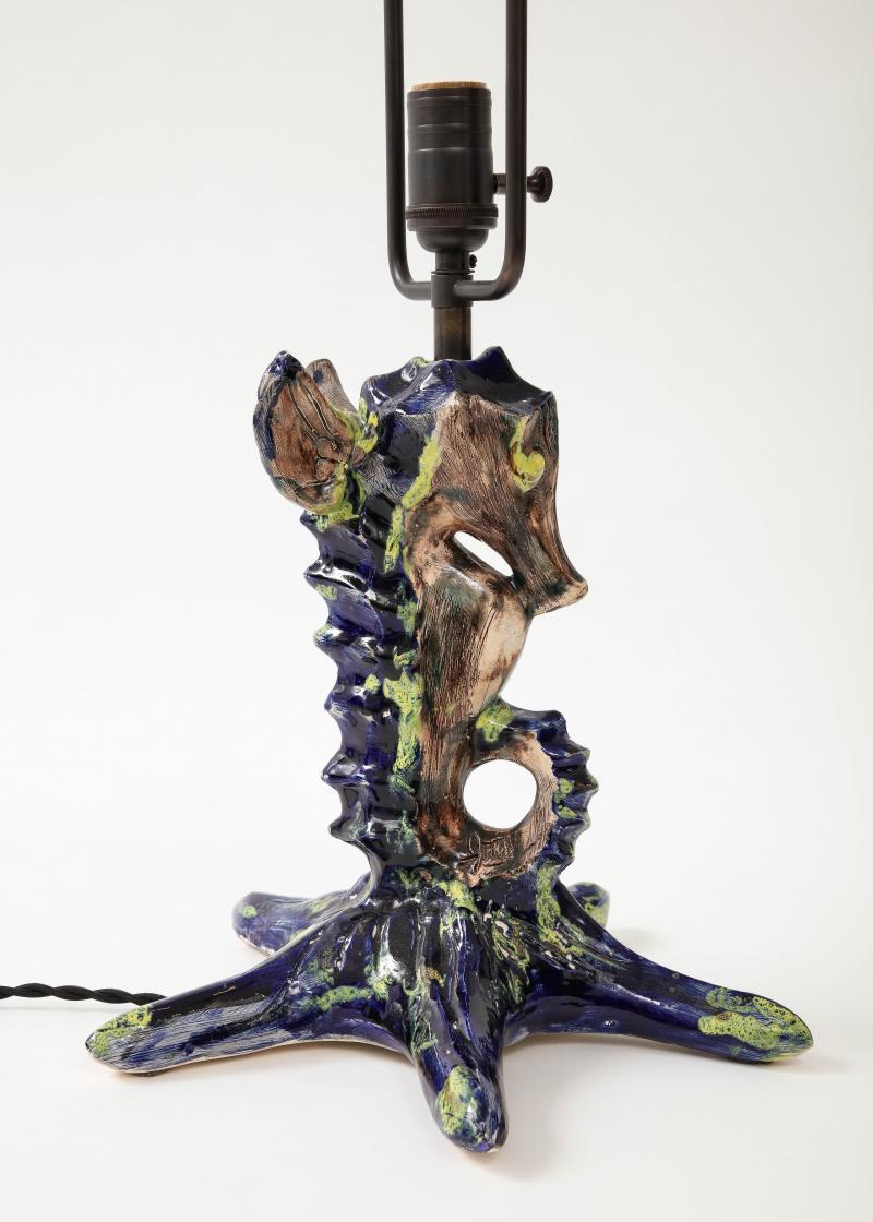 Einzigartige glasierte Keramik-Tischlampe in Form eines Seepferdchens, 20. Jahrhundert im Angebot 3