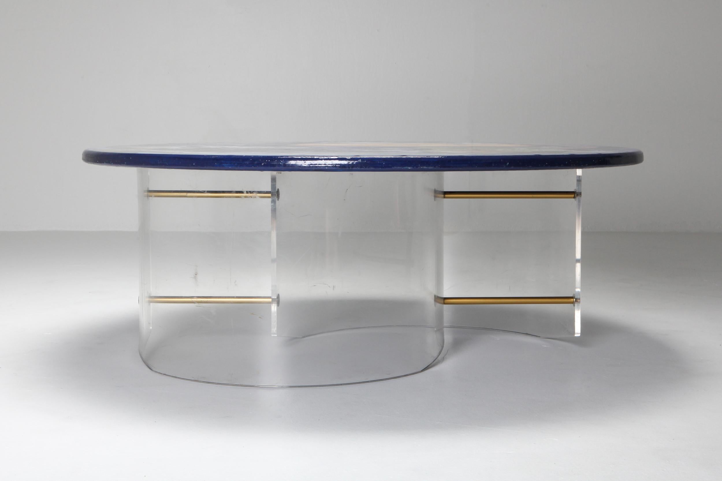 Européen Table globe unique avec base en plexiglas en vente