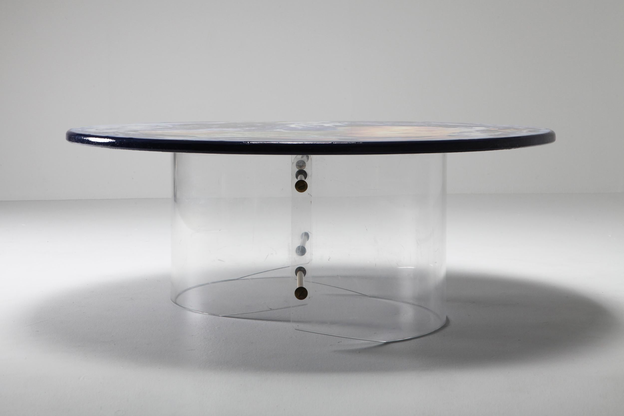 Fin du 20e siècle Table globe unique avec base en plexiglas en vente
