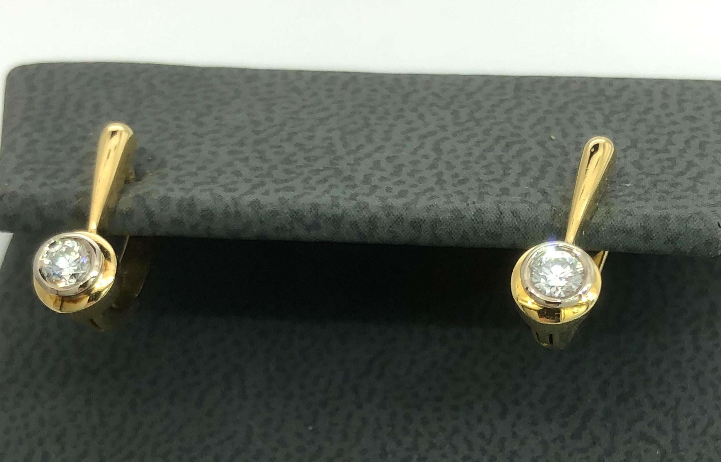 Einzigartige Golddiamanten-Ohrringe mit sicherem Kontinentalverschluss (Brillantschliff) im Angebot