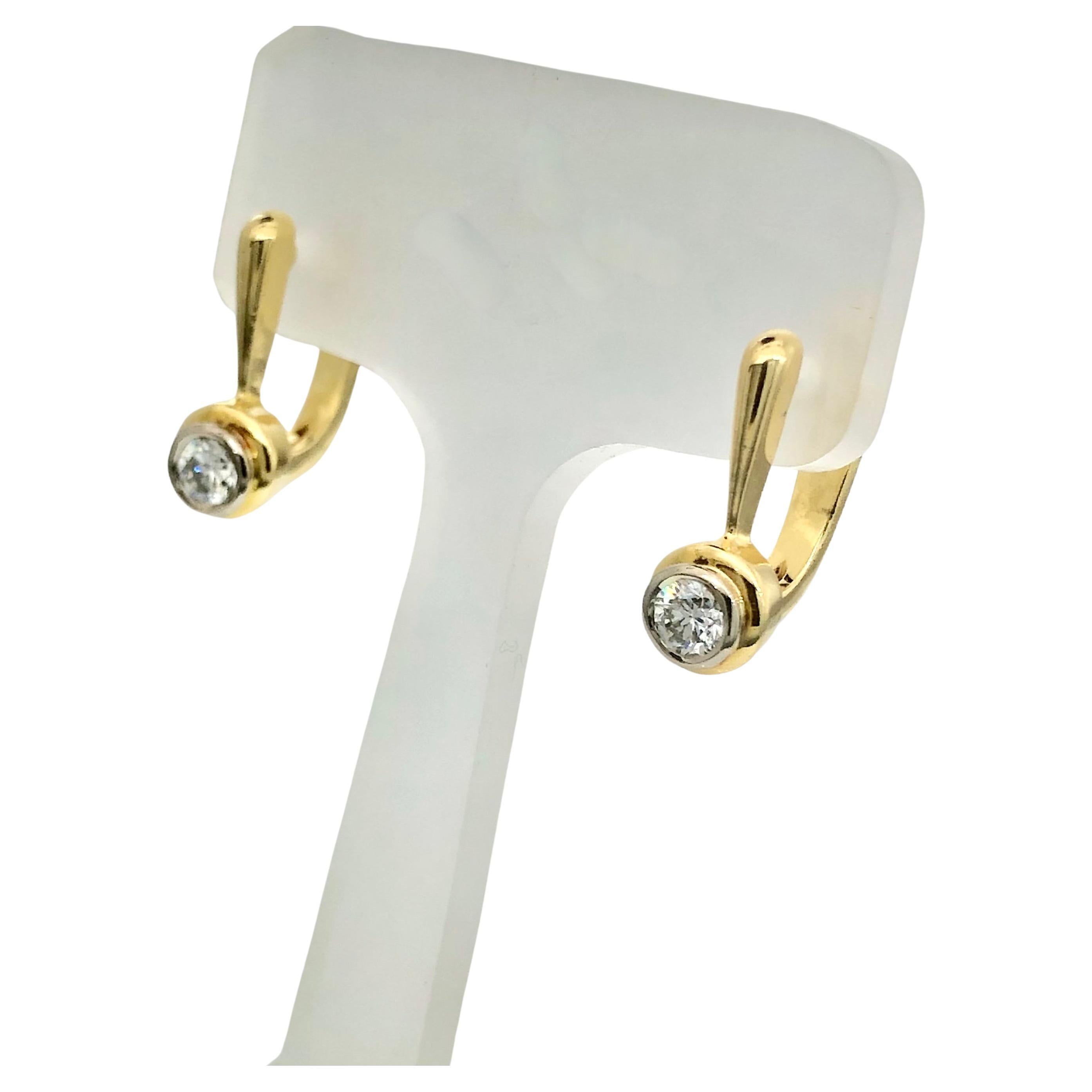 Unique gold diamond earings with safe continental lock For Sale
