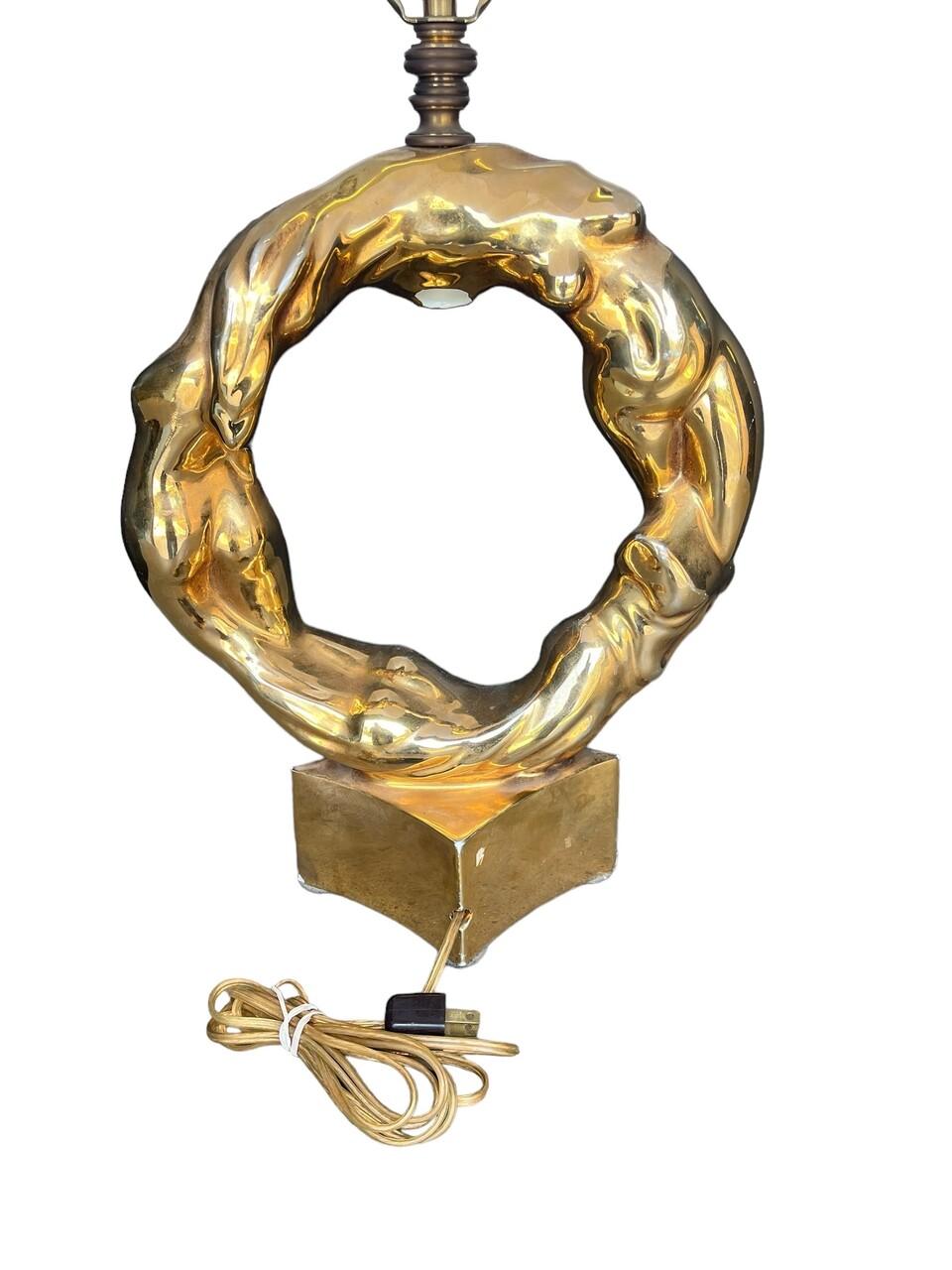 Doré Lampe figurative unique en céramique dorée en vente