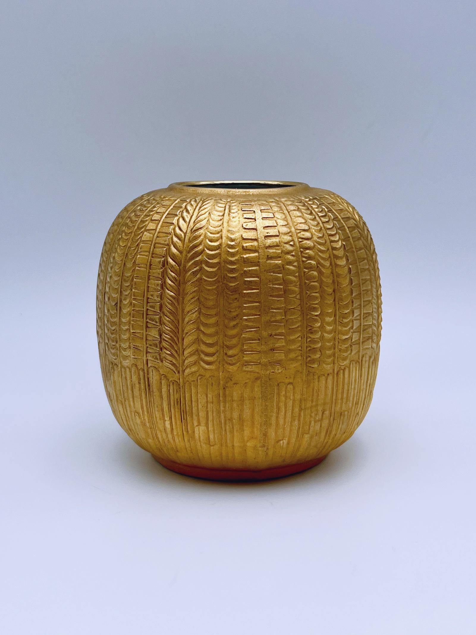 Unique Gold Gilt Royal Porzellan KPM Germany Vase In Good Condition In Skien, NO