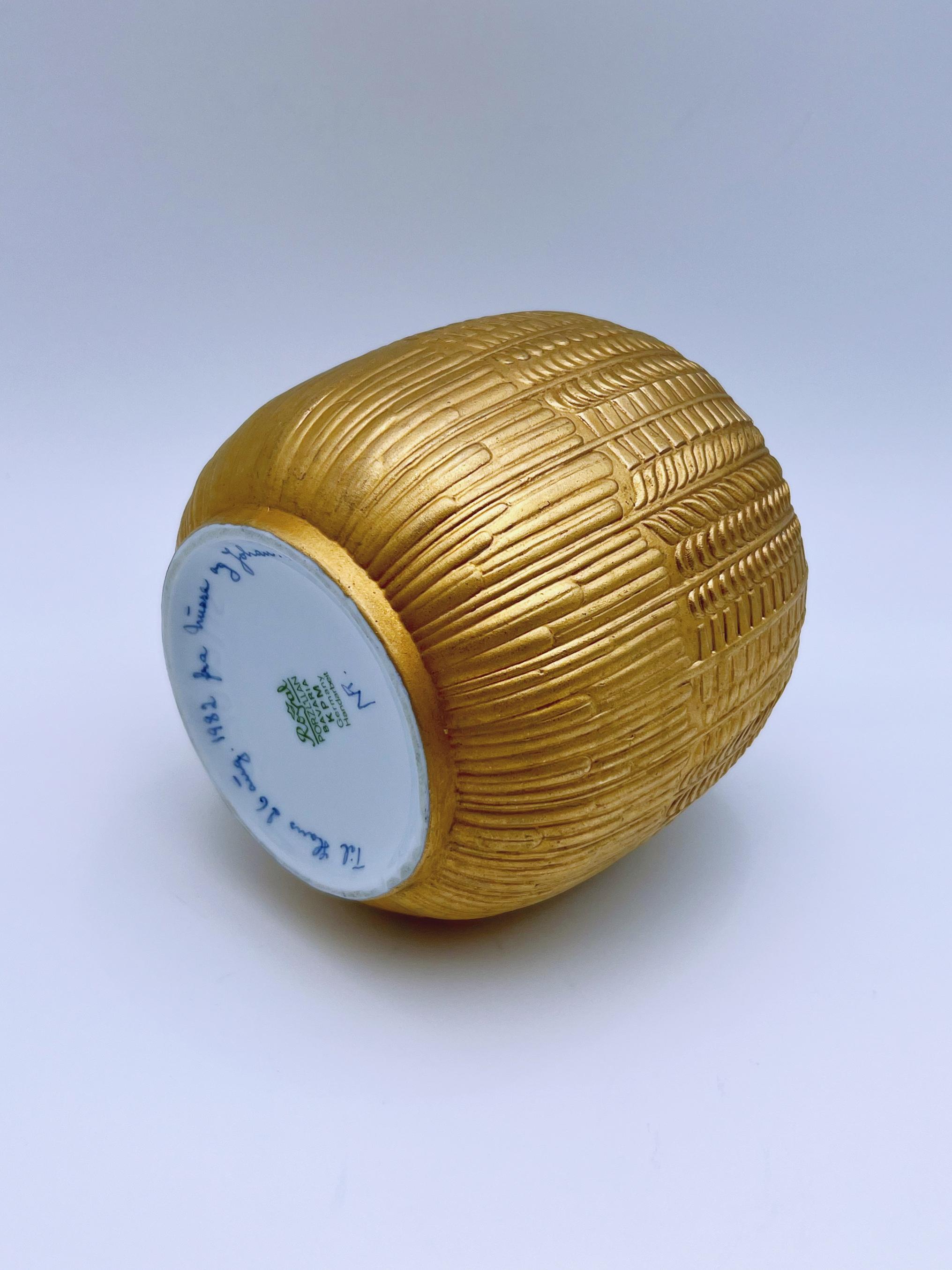 Porcelain Unique Gold Gilt Royal Porzellan KPM Germany Vase