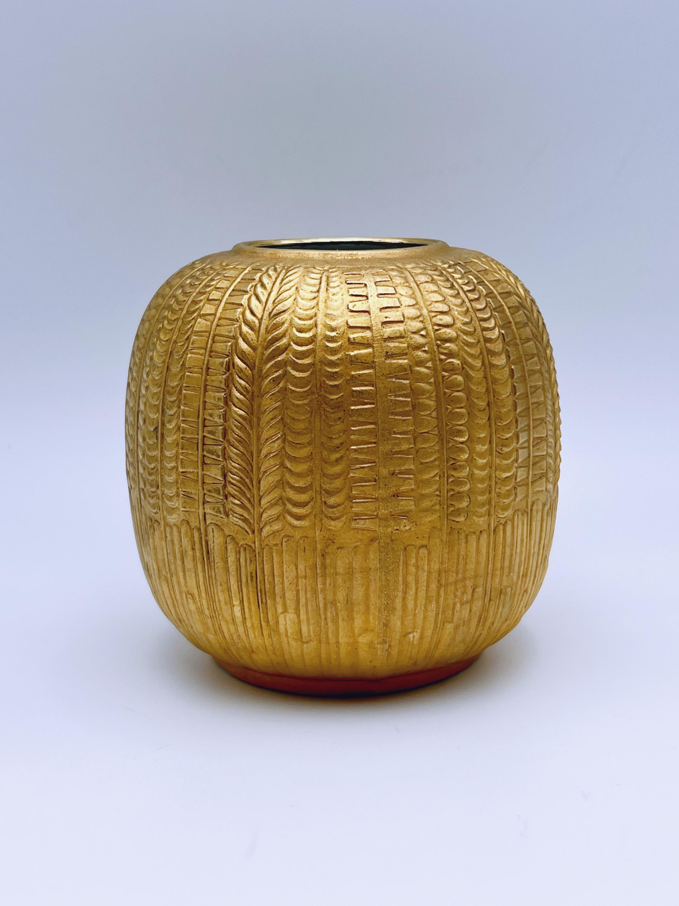 Unique Gold Gilt Royal Porzellan KPM Germany Vase 1