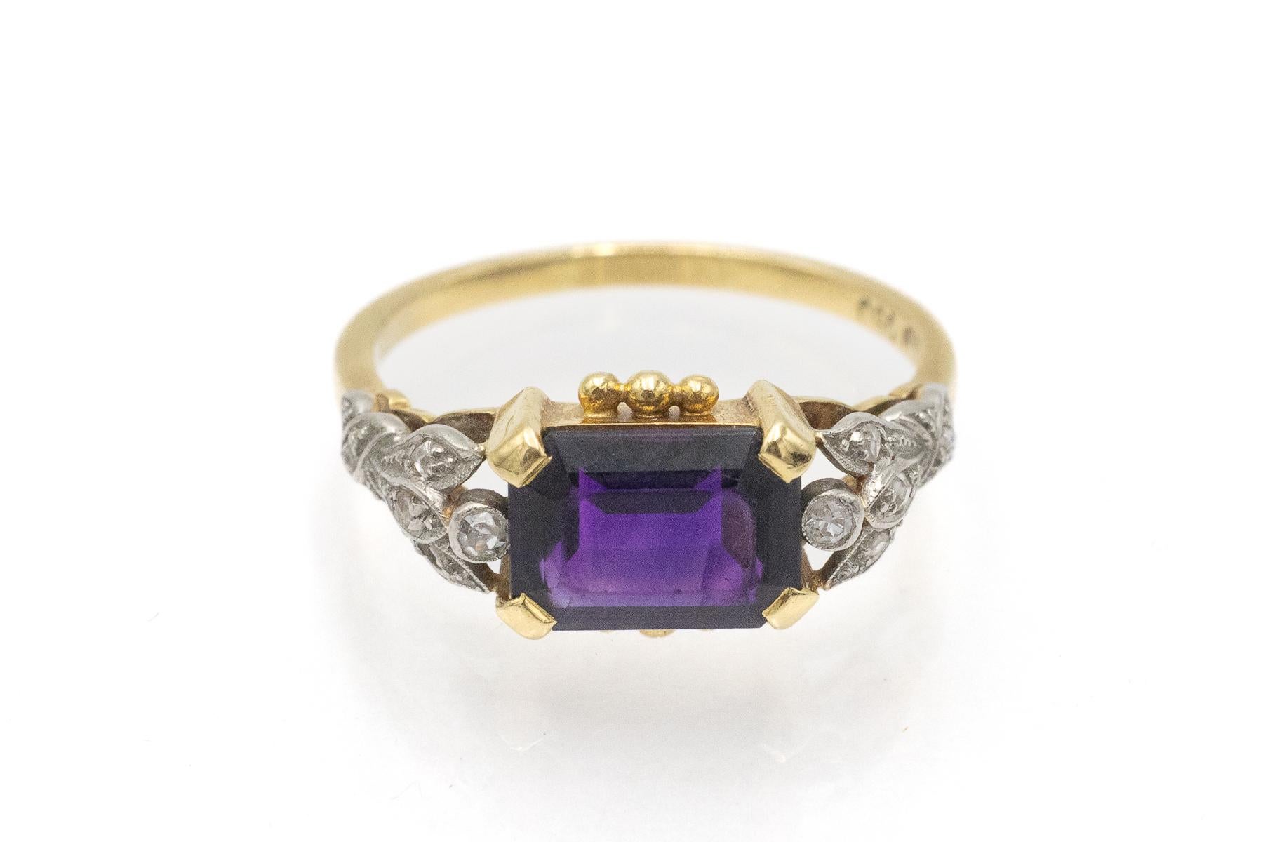 Anillo único de oro con amatista y diamantes, circa 1940. en Bueno estado para la venta en Chorzów, PL