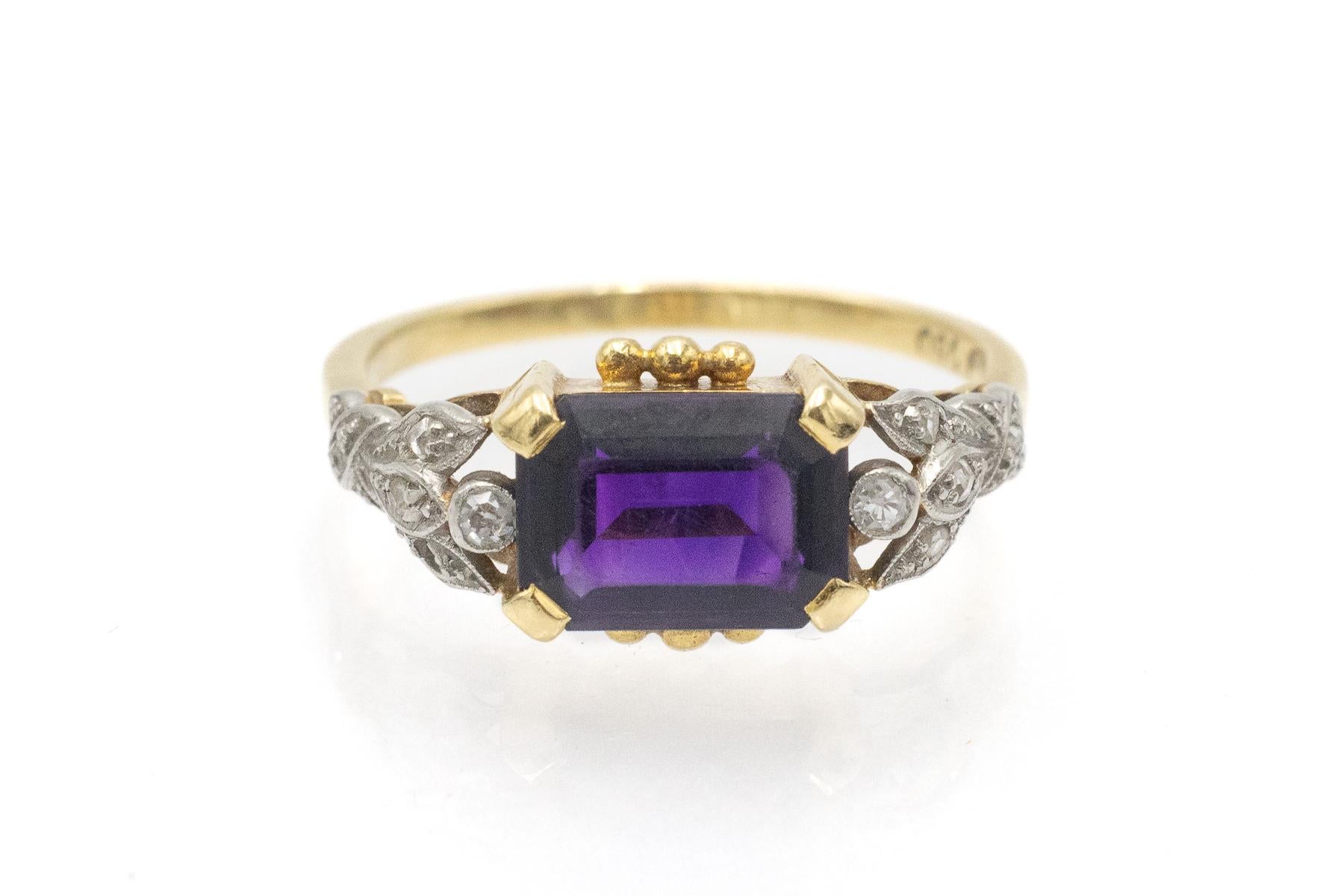 De las mujeres Anillo único de oro con amatista y diamantes, circa 1940. en venta