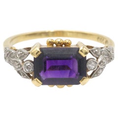 Anillo único de oro con amatista y diamantes, circa 1940.