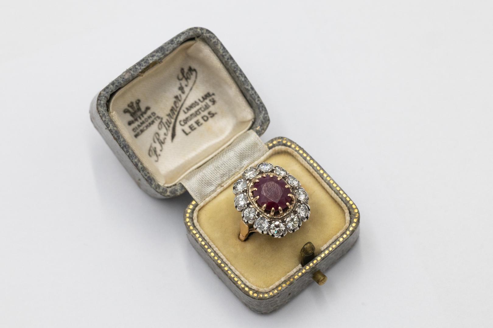 Unique gold ring with ruby and diamonds. For Sale 5