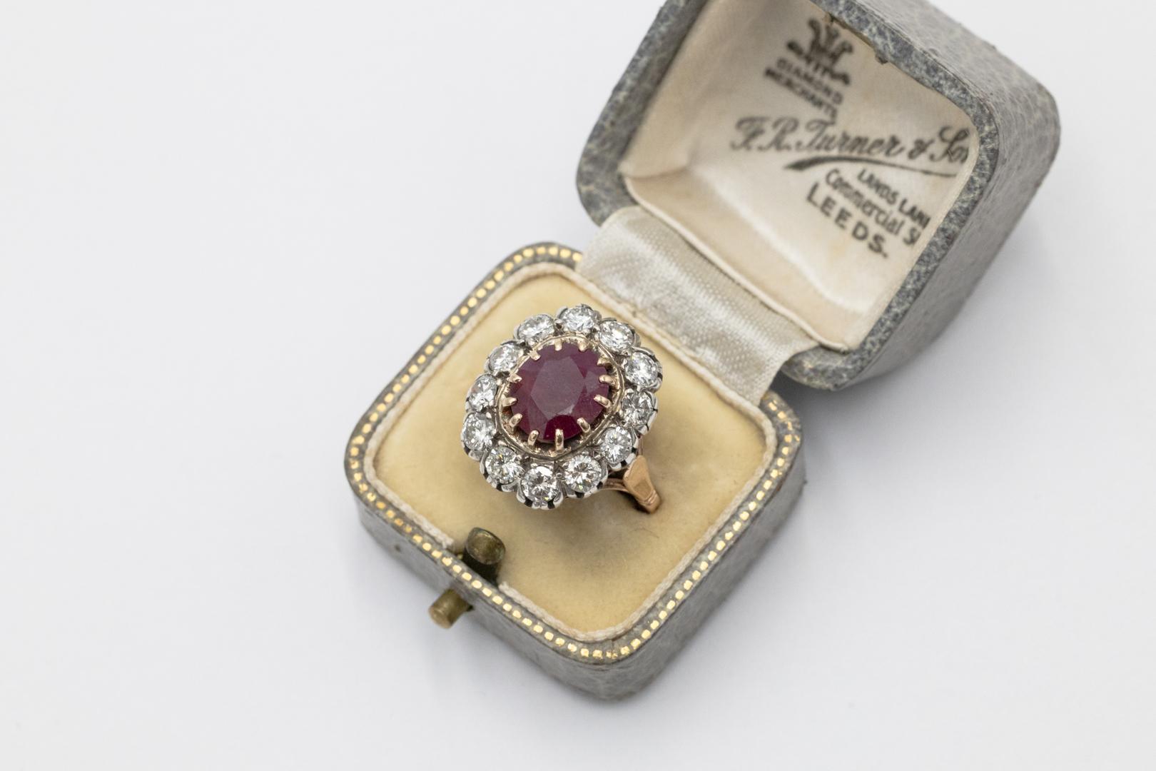 Unique gold ring with ruby and diamonds. In Good Condition For Sale In Chorzów, PL