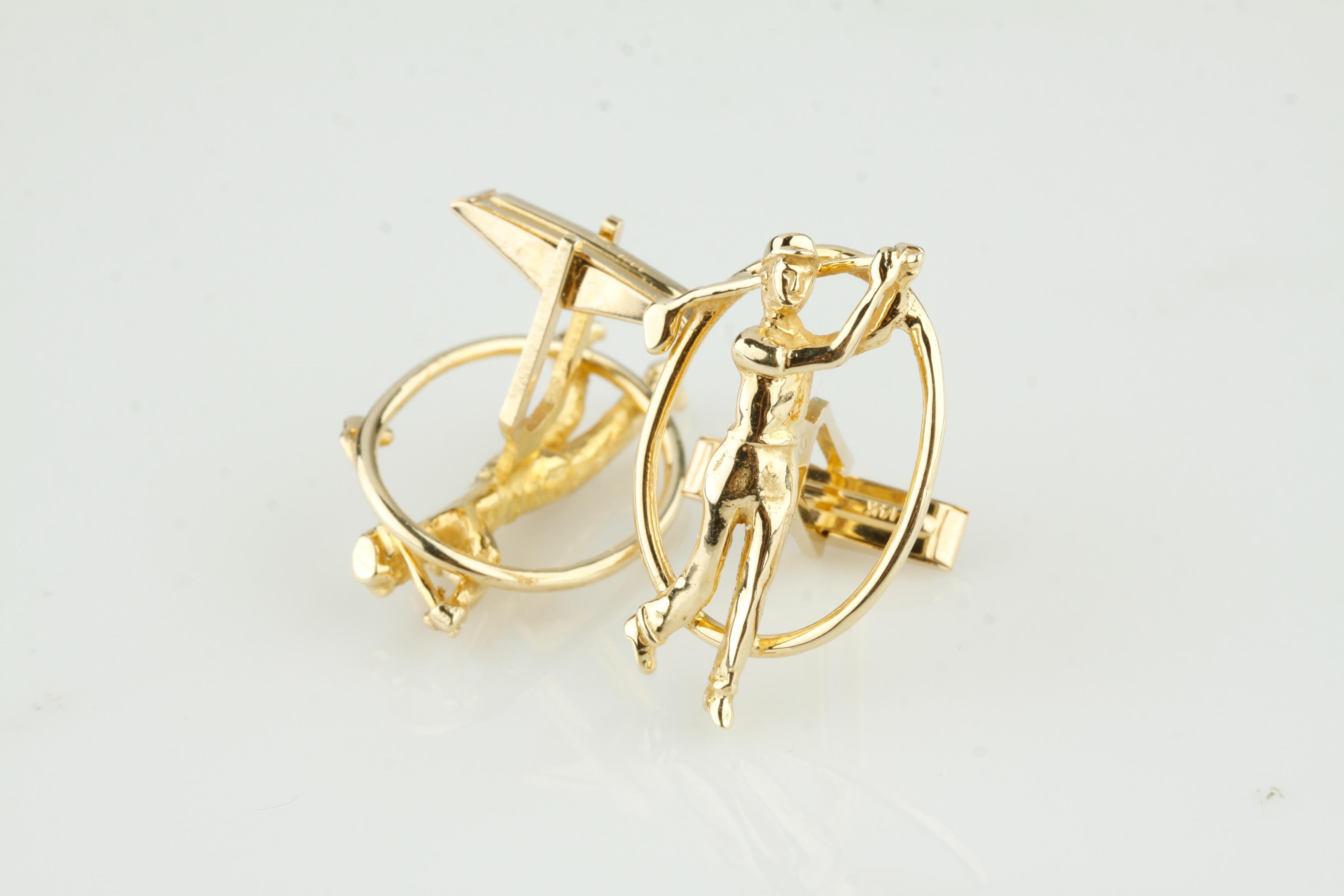 Unique Golf Player Design Cufflinks in 14 Karat Yellow Gold 14.1 GR In Good Condition For Sale In Sherman Oaks, CA